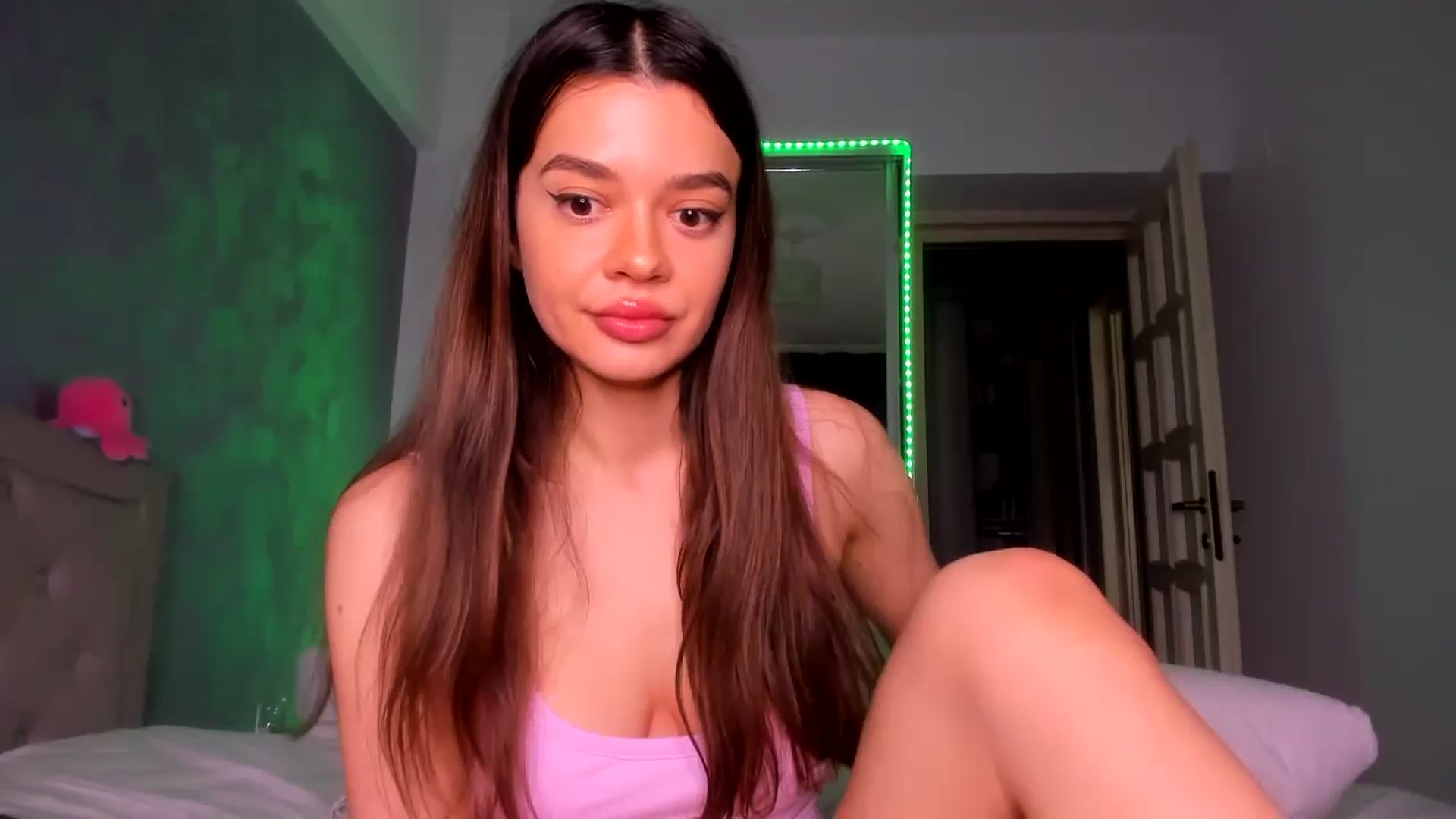 Gallery image thumbnail from Miss_Medyson's myfreecams stream on, 06/01/2025, 11:22 image 6 of 20