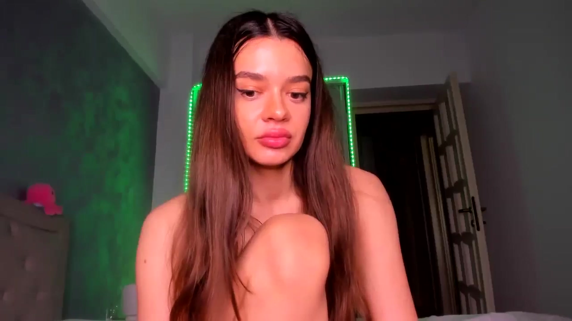 Gallery image thumbnail from Miss_Medyson's myfreecams stream on, 06/01/2025, 13:00 image 7 of 20