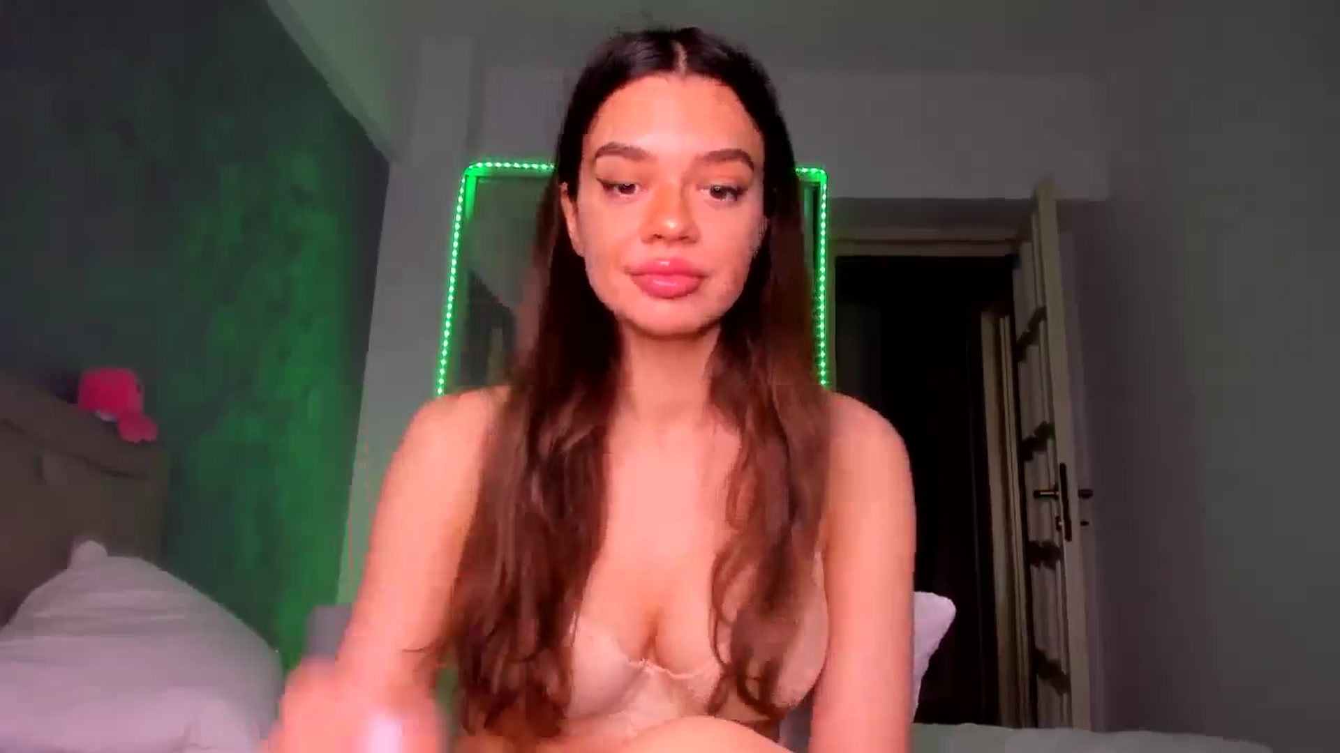 Gallery image thumbnail from Miss_Medyson's myfreecams stream on, 06/09/2025, 09:05 image 13 of 20