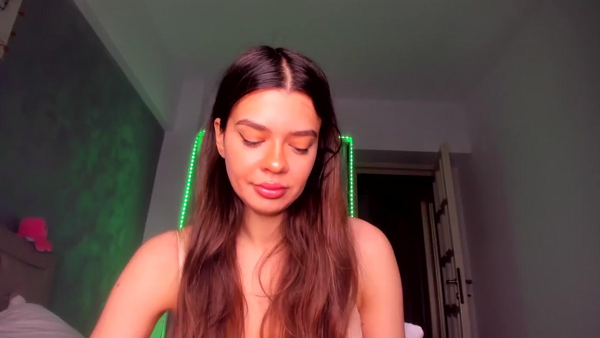 Gallery image thumbnail from Miss_Medyson's myfreecams stream on, 06/09/2025, 09:05 image 1 of 20