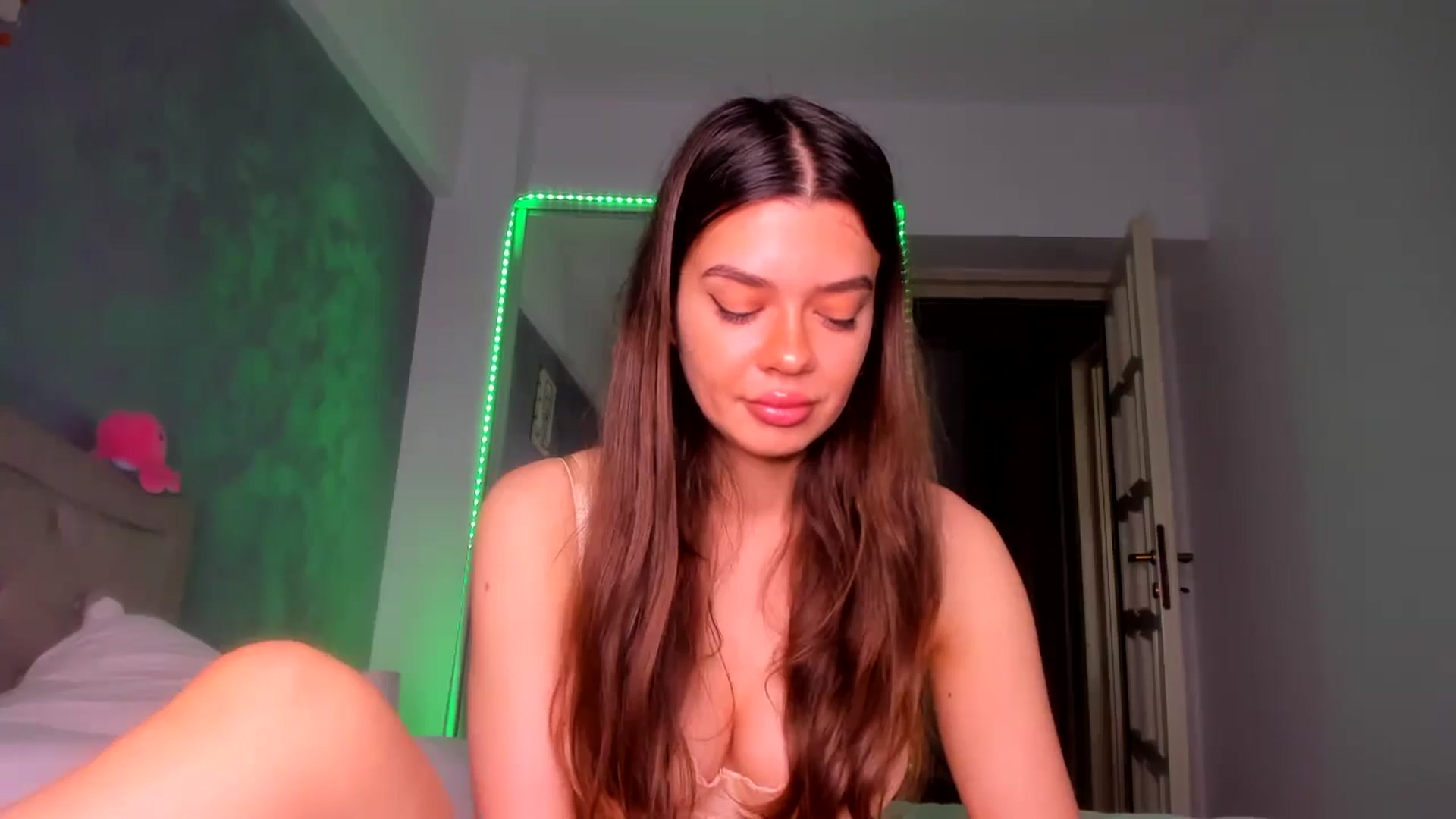 Gallery image thumbnail from Miss_Medyson's myfreecams stream on, 06/09/2025, 09:33 image 3 of 20