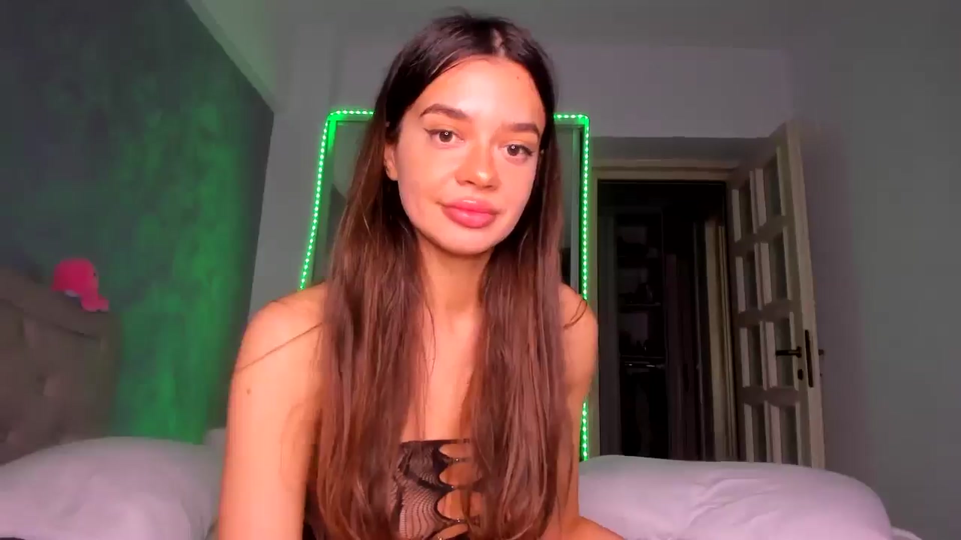 Gallery image thumbnail from Miss_Medyson's myfreecams stream on, 06/23/2025, 09:35 image 17 of 20