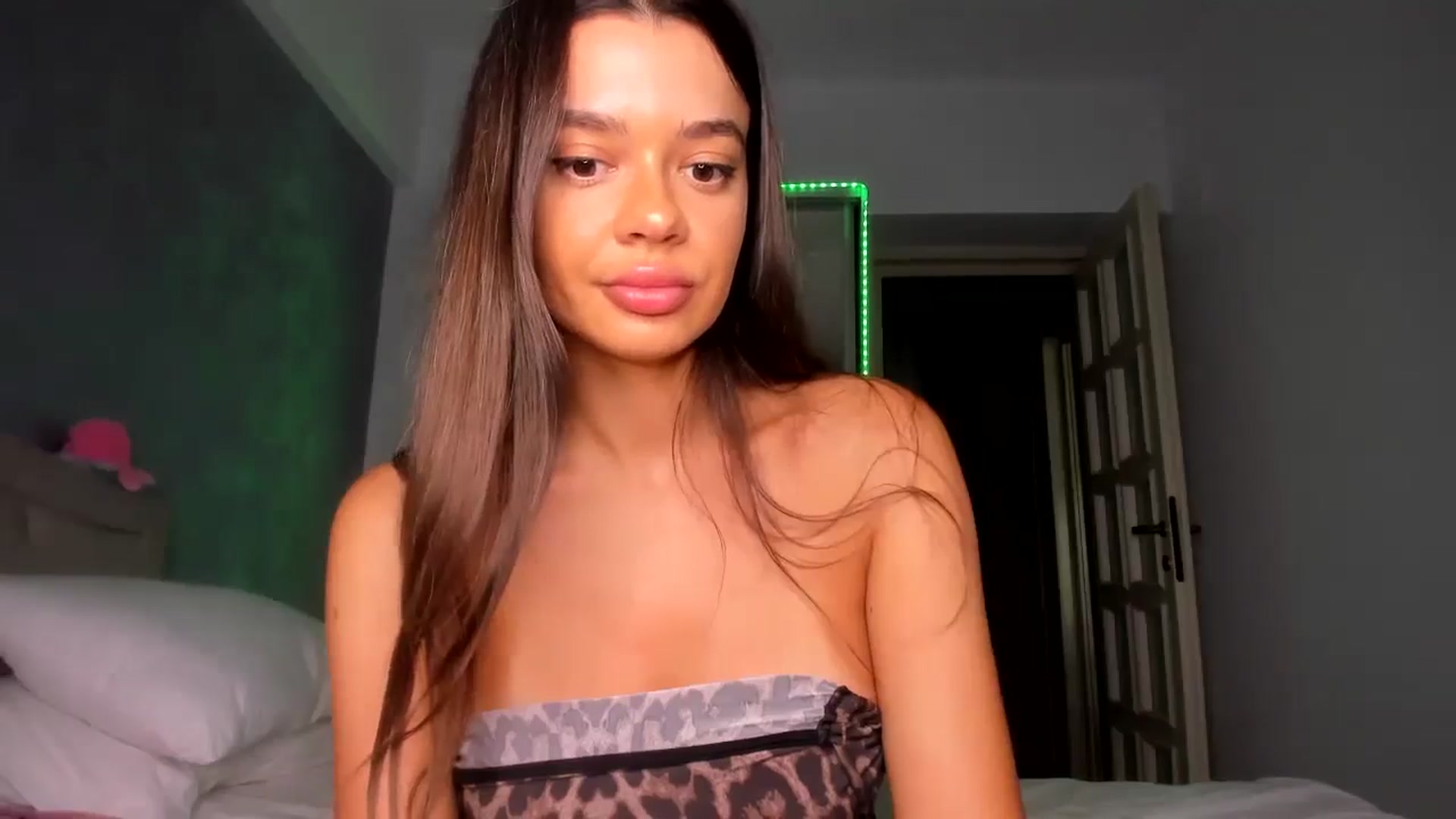 Gallery image thumbnail from Miss_Medyson's myfreecams stream on, 08/04/2025, 11:25 image 12 of 20