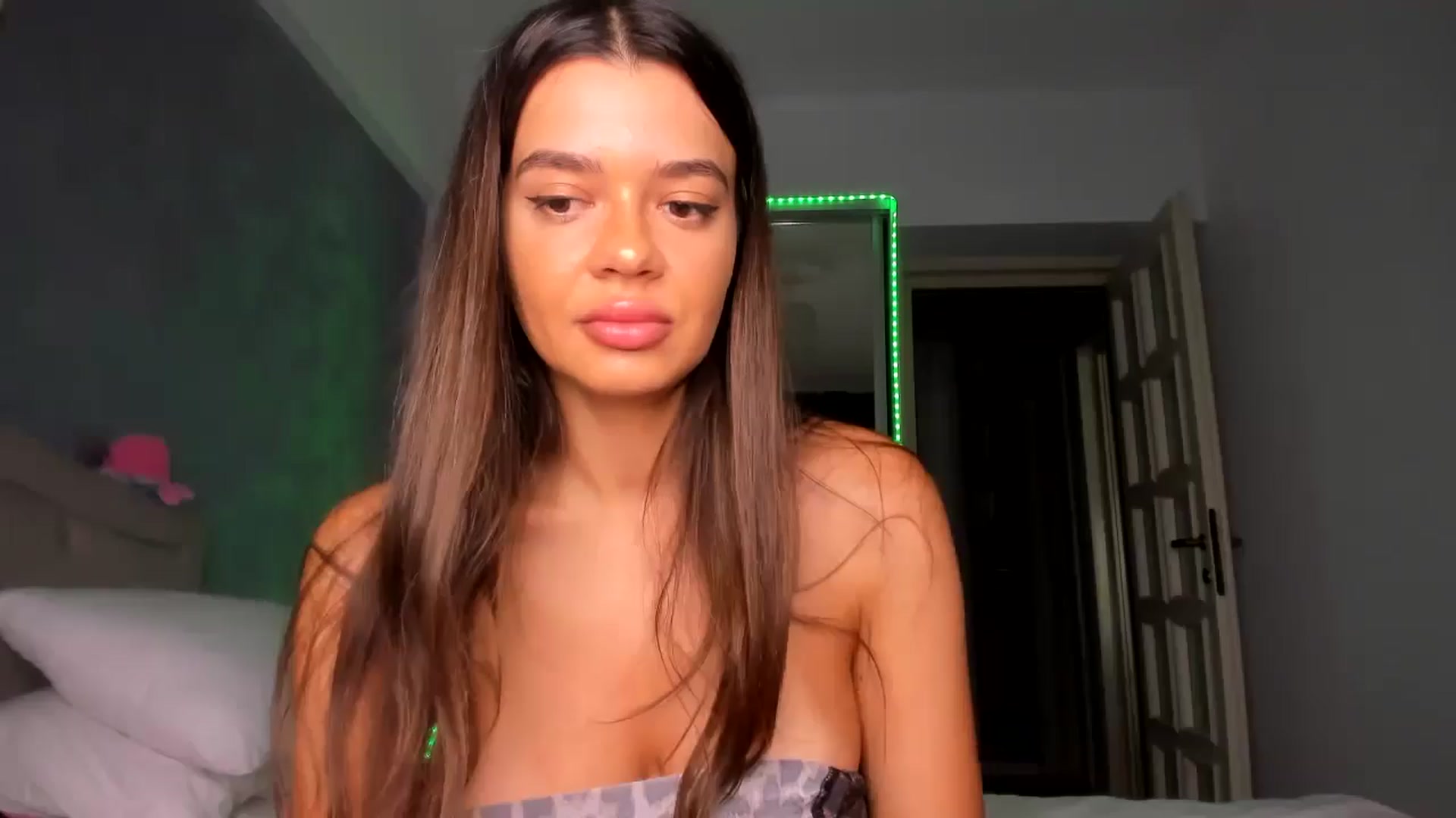 Gallery image thumbnail from Miss_Medyson's myfreecams stream on, 08/04/2025, 11:25 image 18 of 20