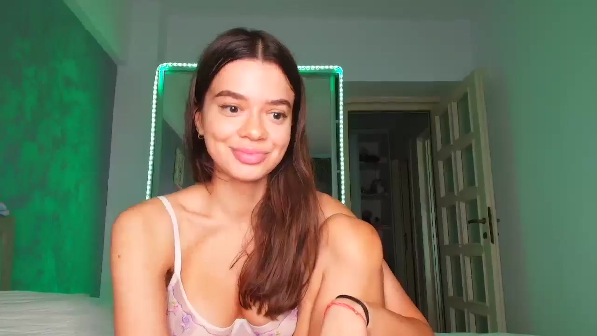 Gallery image thumbnail from Miss_Medyson's myfreecams stream on, 09/08/2025, 11:20 image 15 of 20