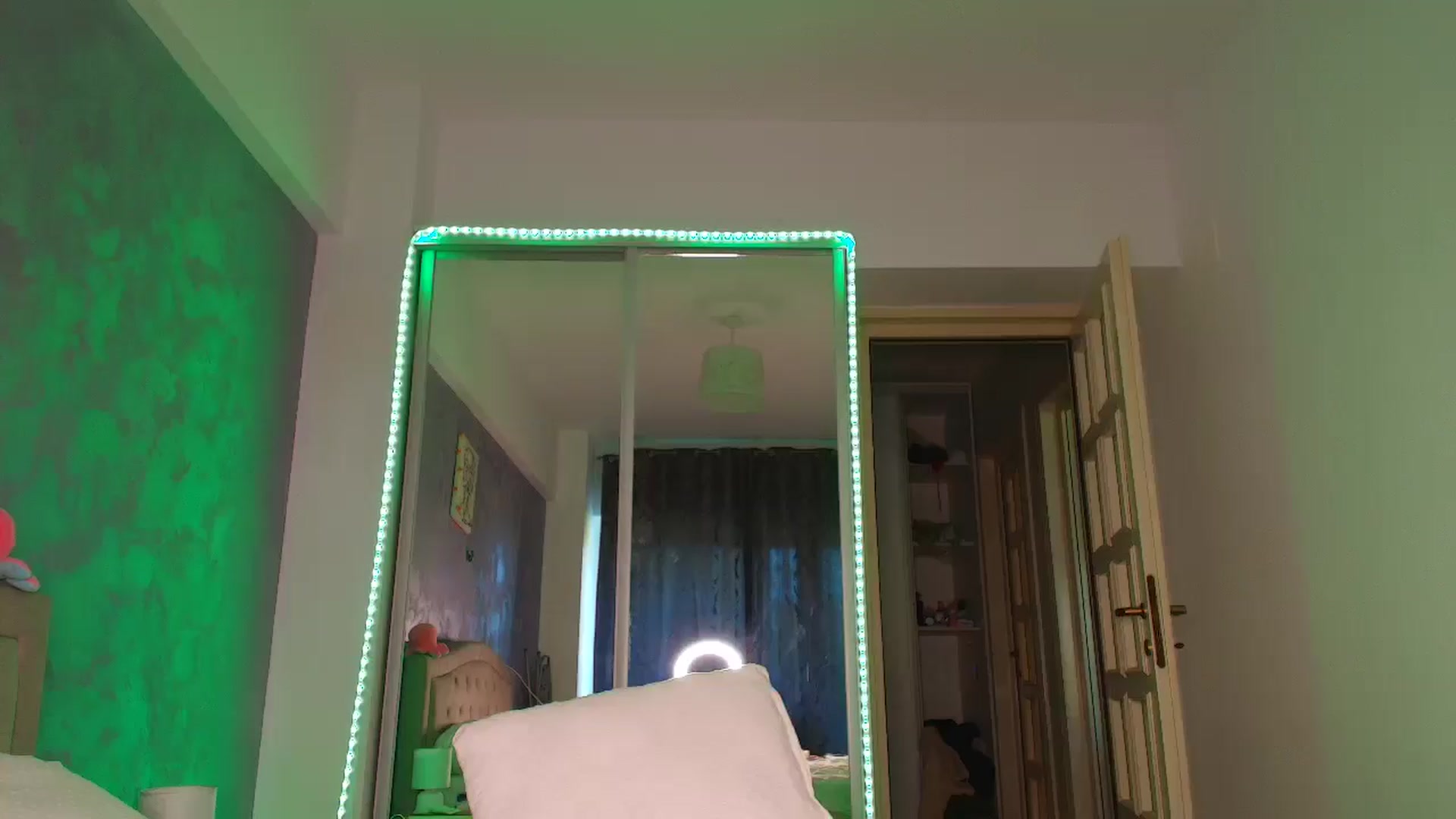 Gallery image thumbnail from Miss_Medyson's myfreecams stream on, 09/21/2025, 11:51 image 6 of 20