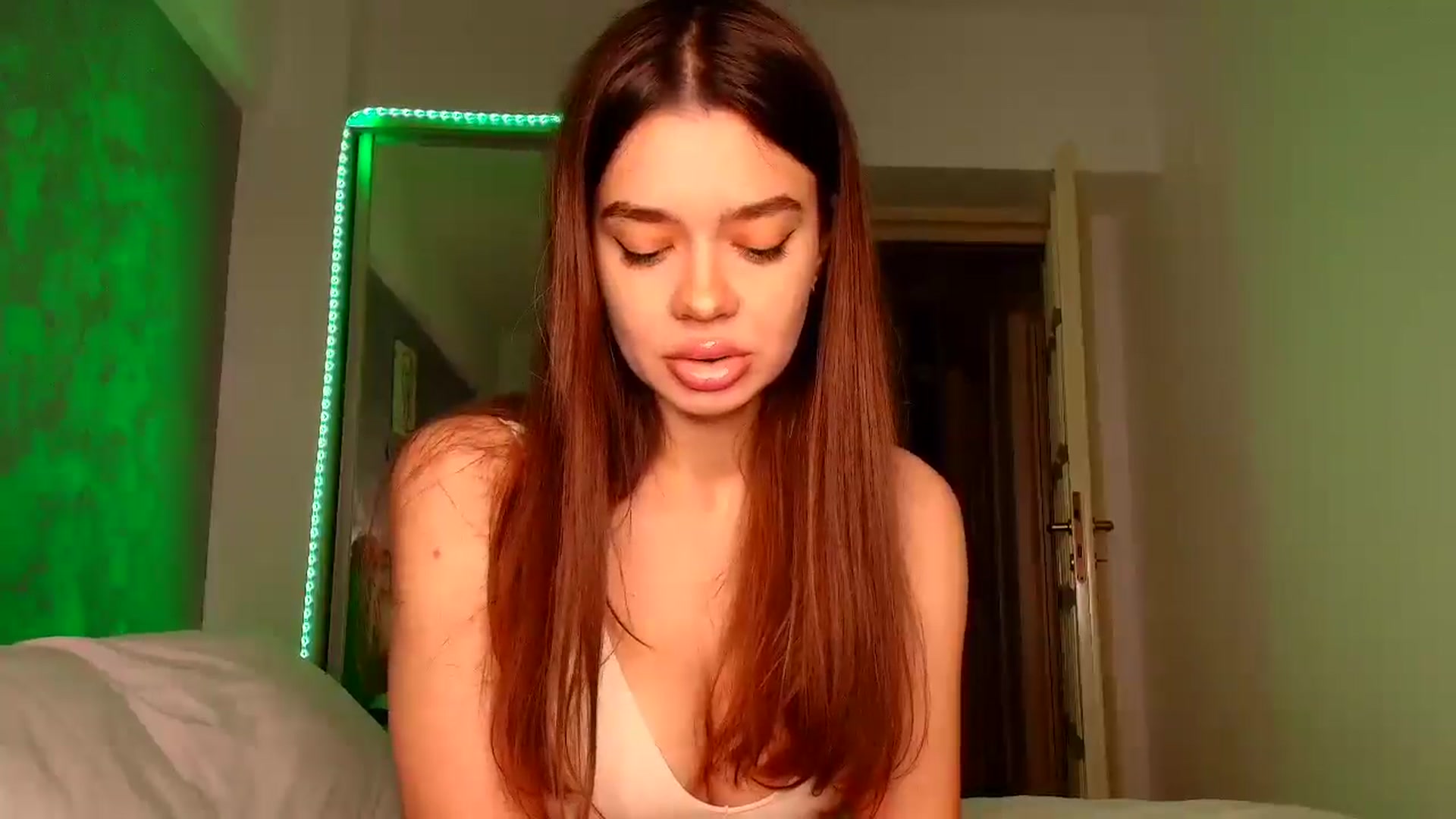 Gallery image thumbnail from Miss_Medyson's myfreecams stream on, 12/22/2025, 12:46 image 18 of 20