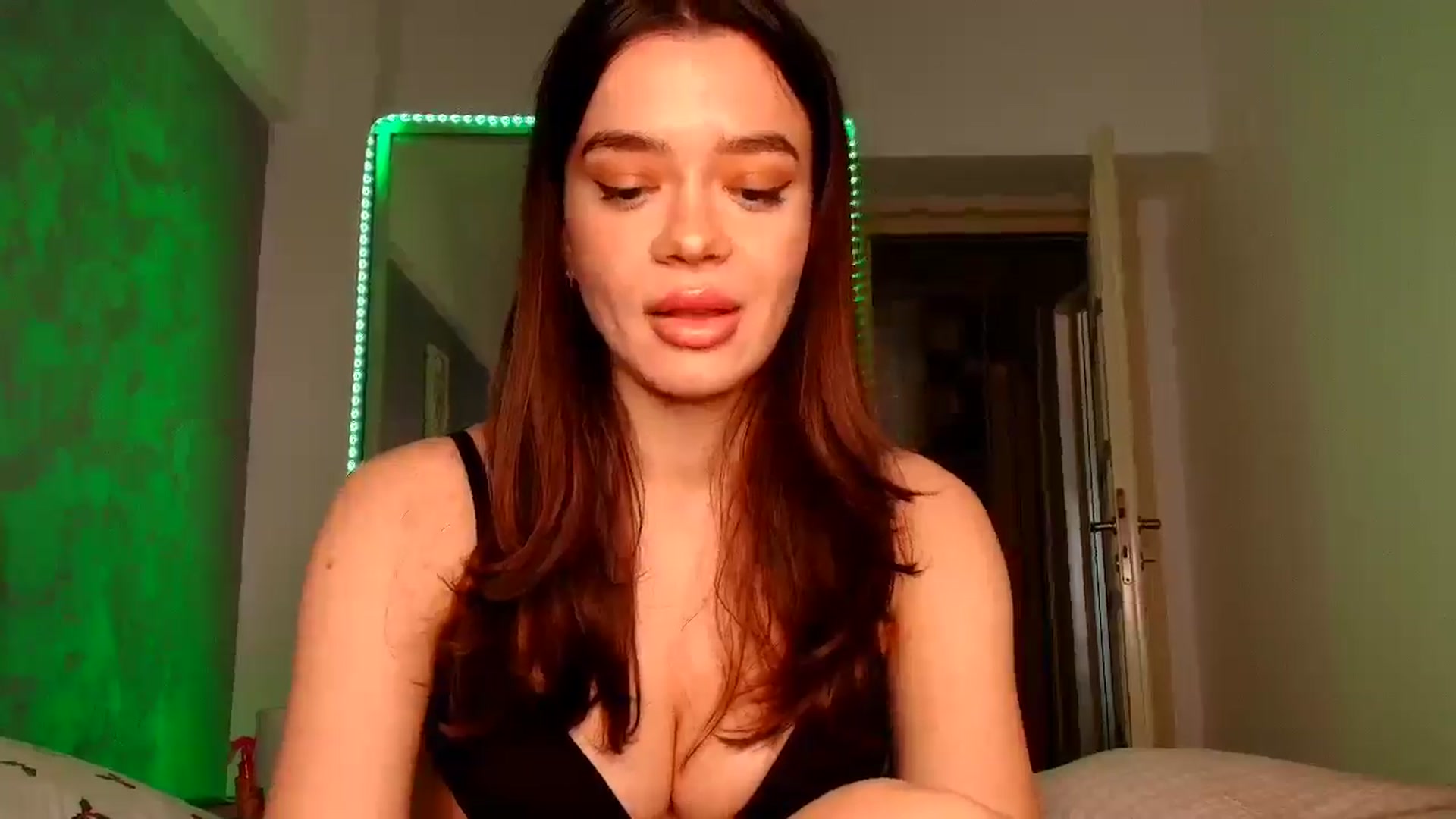Gallery image thumbnail from Miss_Medyson's myfreecams stream on, 01/11/2026, 11:47 image 8 of 20