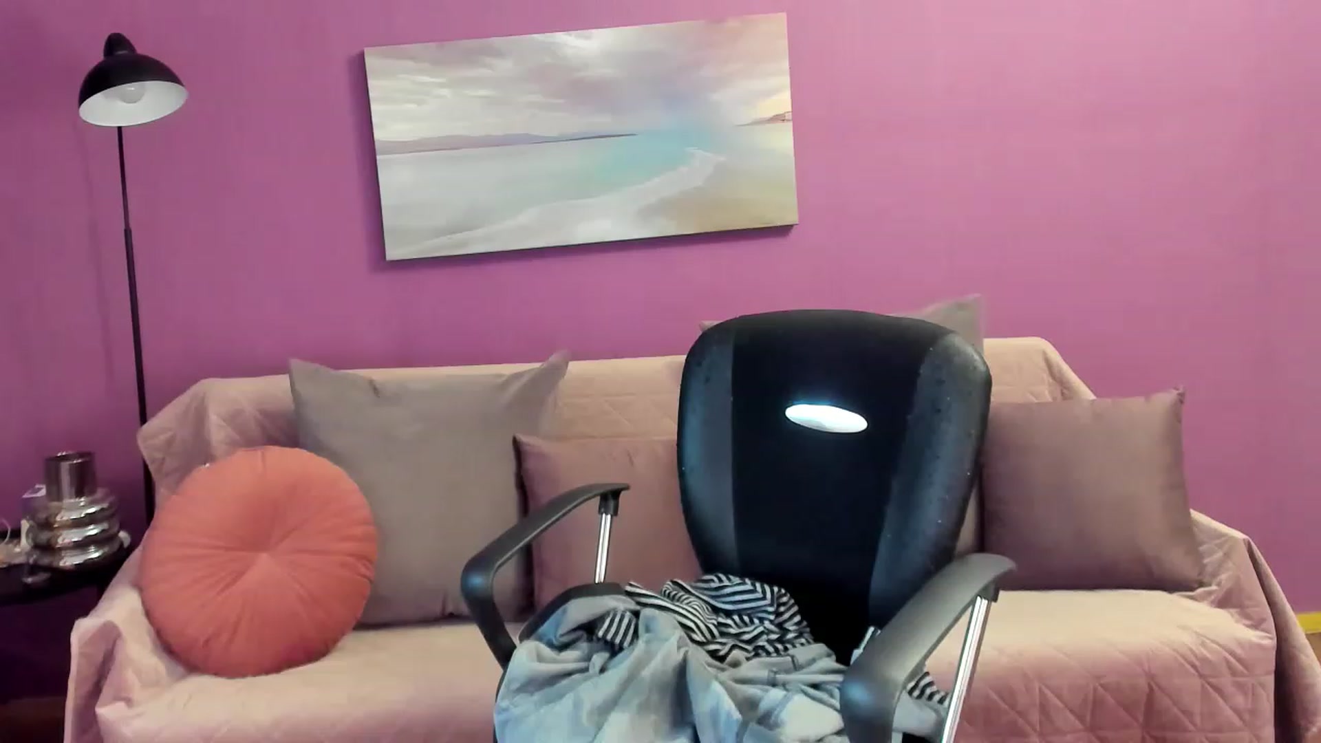 Gallery image thumbnail from Miss_Moan69's myfreecams stream on, 06/17/2023, 15:12 image 15 of 20