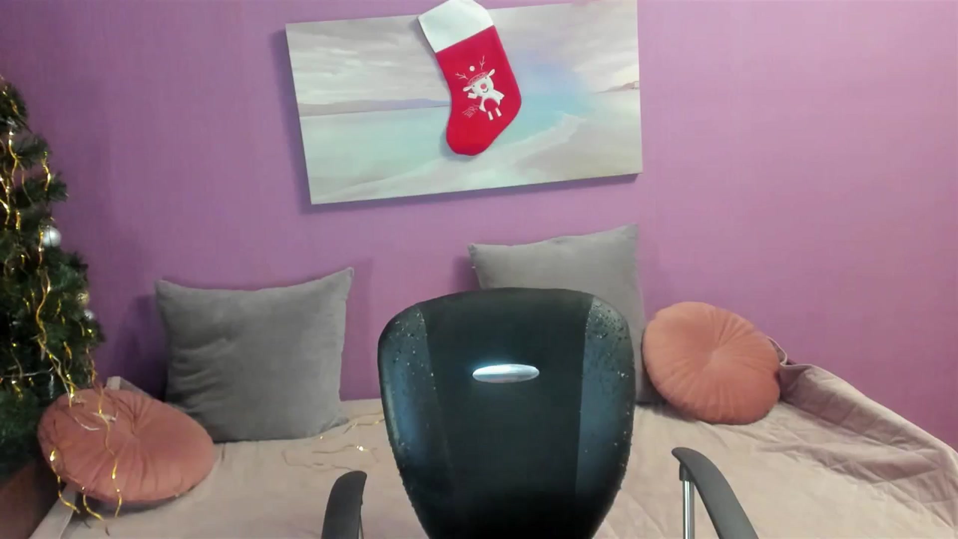 Gallery image thumbnail from Miss_Moan69's myfreecams stream on, 12/21/2023, 19:19 image 17 of 20
