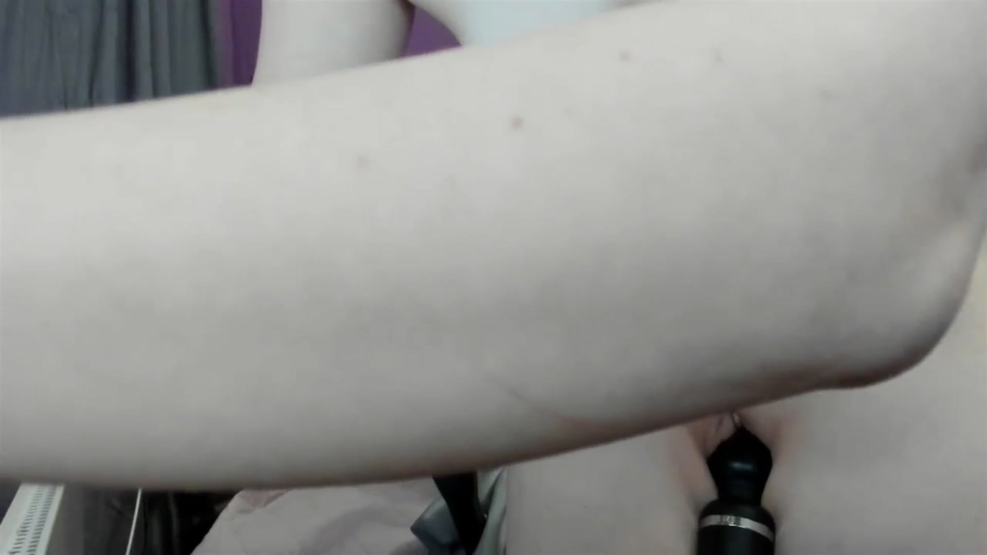 Gallery image thumbnail from Miss_Moan69's myfreecams stream on, 03/24/2024, 18:41 image 18 of 20