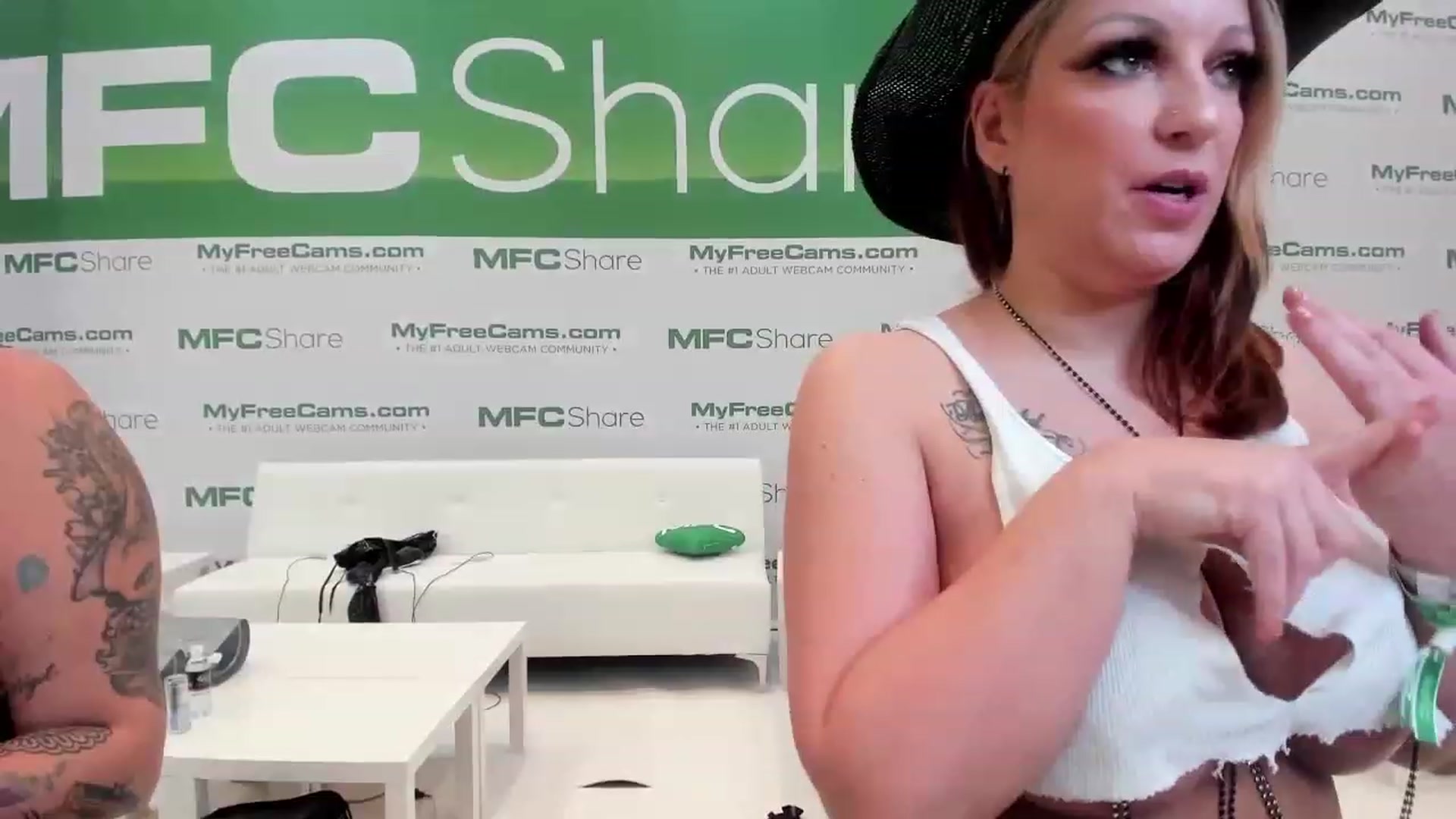 Gallery image thumbnail from Miss_Nina's myfreecams stream on, 01/05/2023, 23:31 image 5 of 20