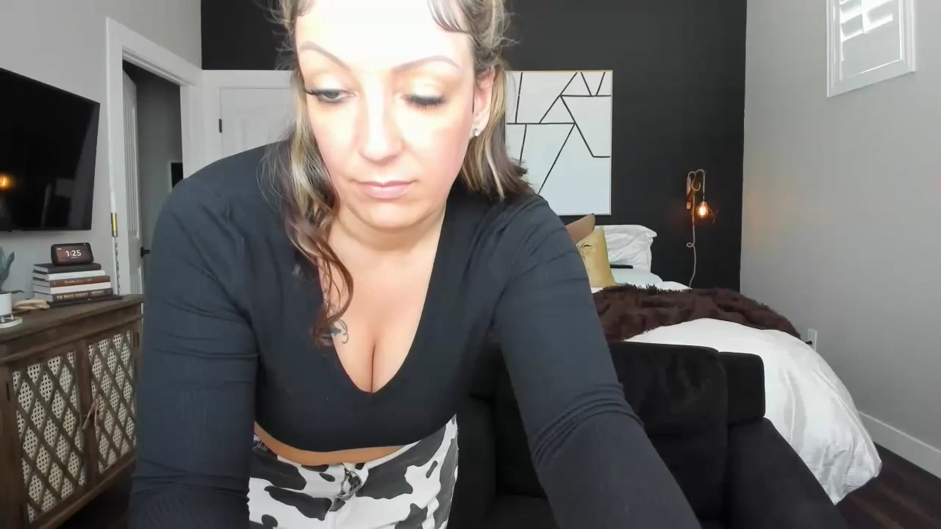 Gallery image thumbnail from Miss_Nina's myfreecams stream on, 03/13/2025, 20:32 image 17 of 20