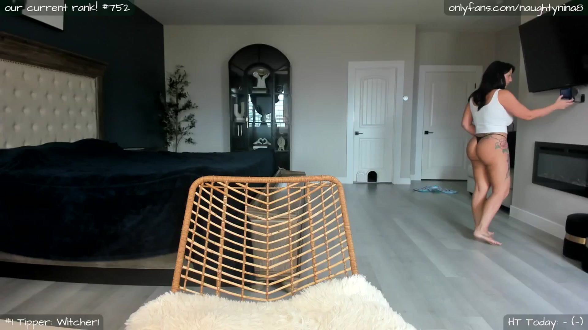 Gallery image thumbnail from Miss_Nina's myfreecams stream on, 08/28/2025, 21:18 image 14 of 20
