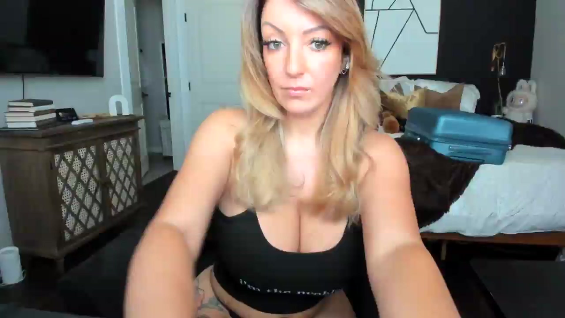 Gallery image thumbnail from Miss_Nina's myfreecams stream on, 06/24/2026, 19:27 image 1 of 20