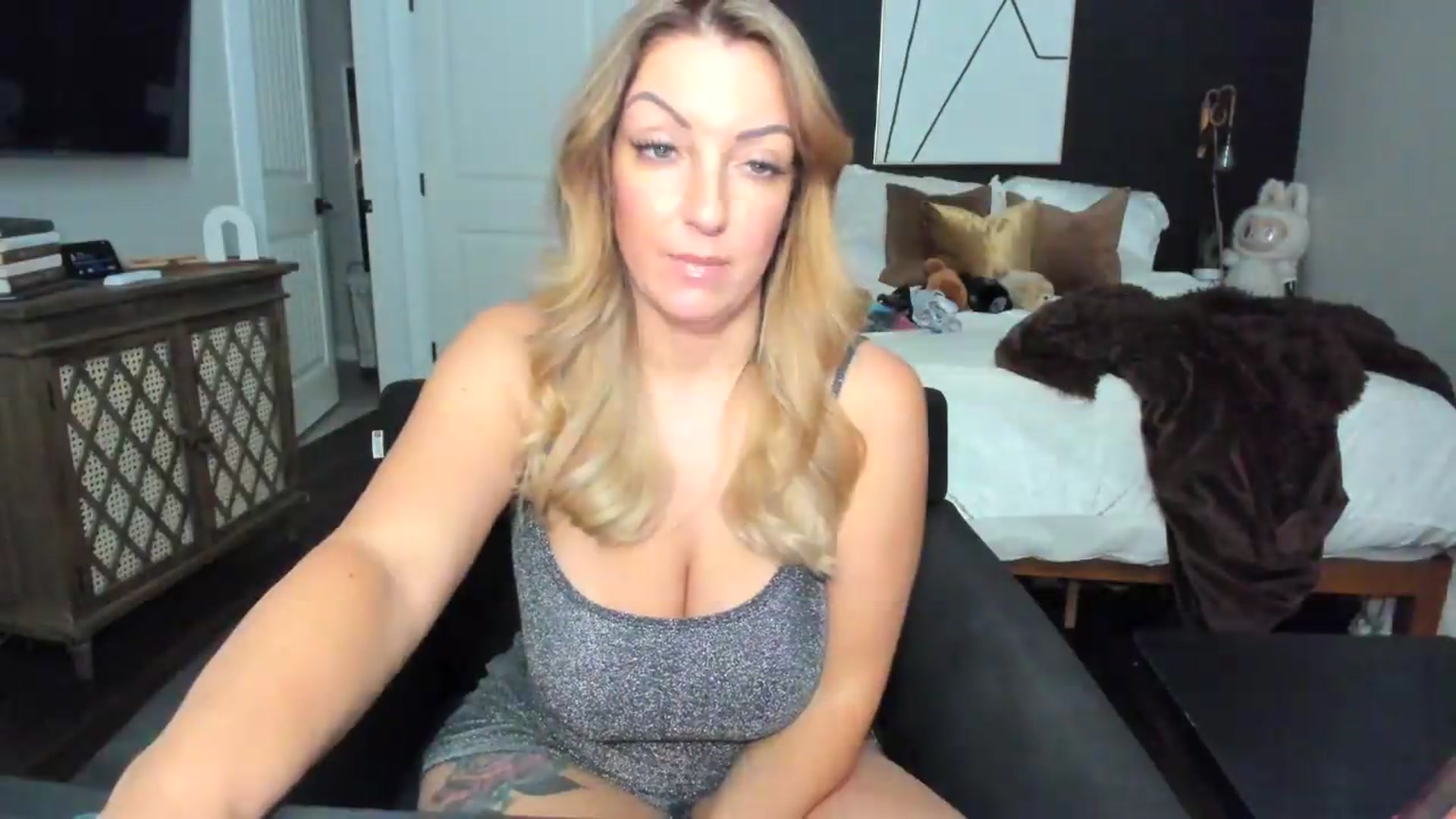 Gallery image thumbnail from Miss_Nina's myfreecams stream on, 06/30/2026, 24:06 image 17 of 20