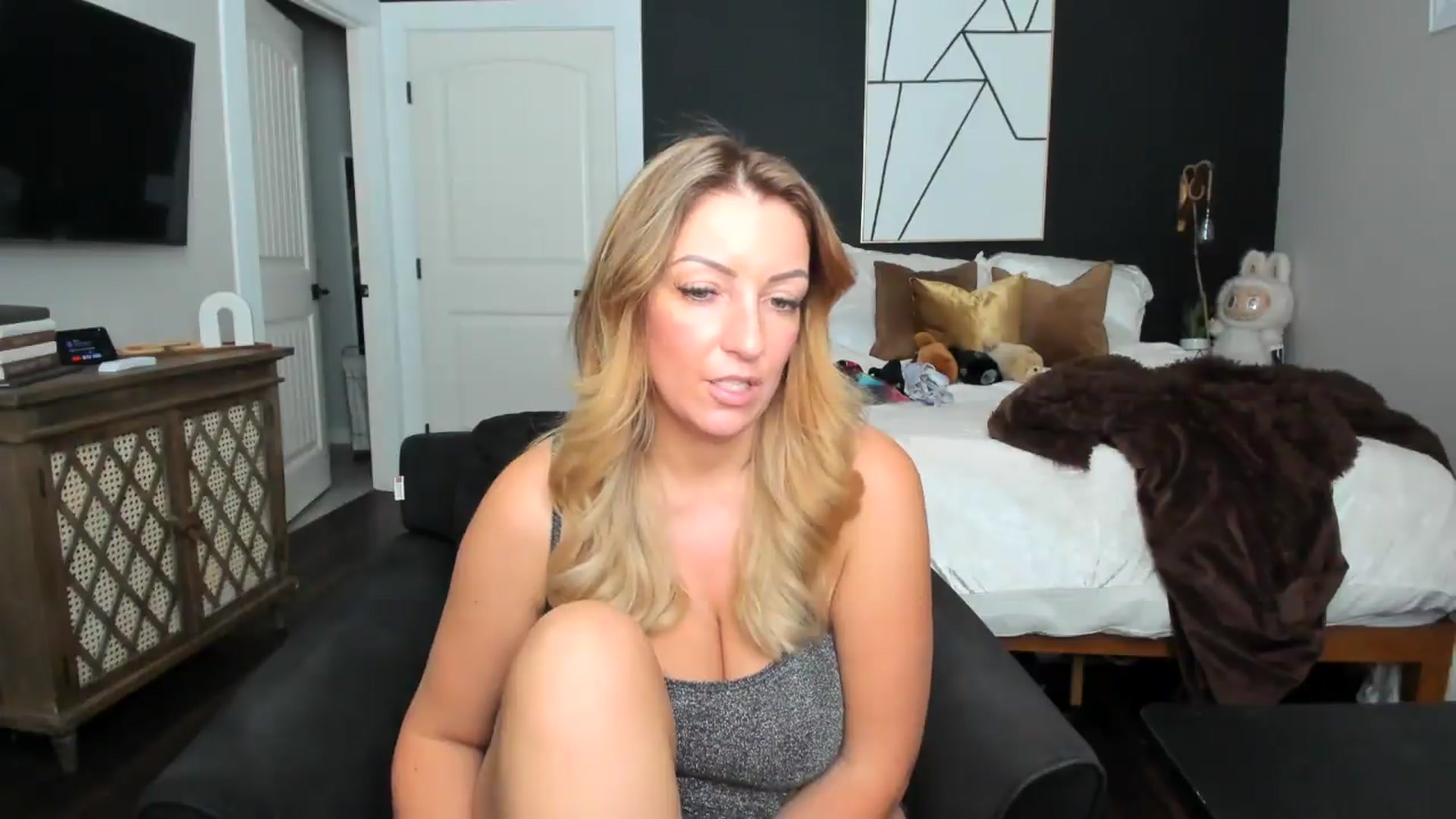 Gallery image thumbnail from Miss_Nina's myfreecams stream on, 06/30/2026, 24:06 image 13 of 20
