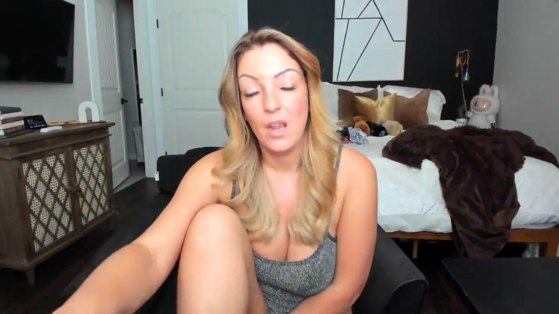 Gallery image thumbnail from Miss_Nina's myfreecams stream on, 06/30/2026, 24:06 image 10 of 20