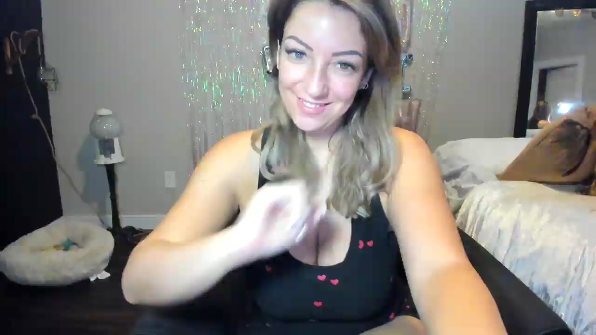 Gallery image thumbnail from Miss_Nina's myfreecams stream on, 08/07/2026, 17:04 image 4 of 20
