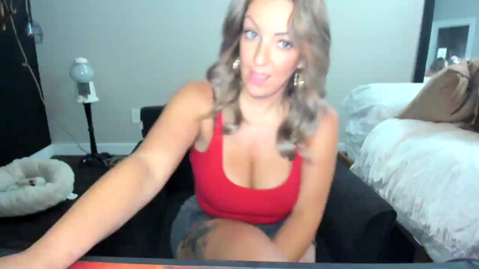 Gallery image thumbnail from Miss_Nina's myfreecams stream on, 08/19/2026, 21:25 image 19 of 20