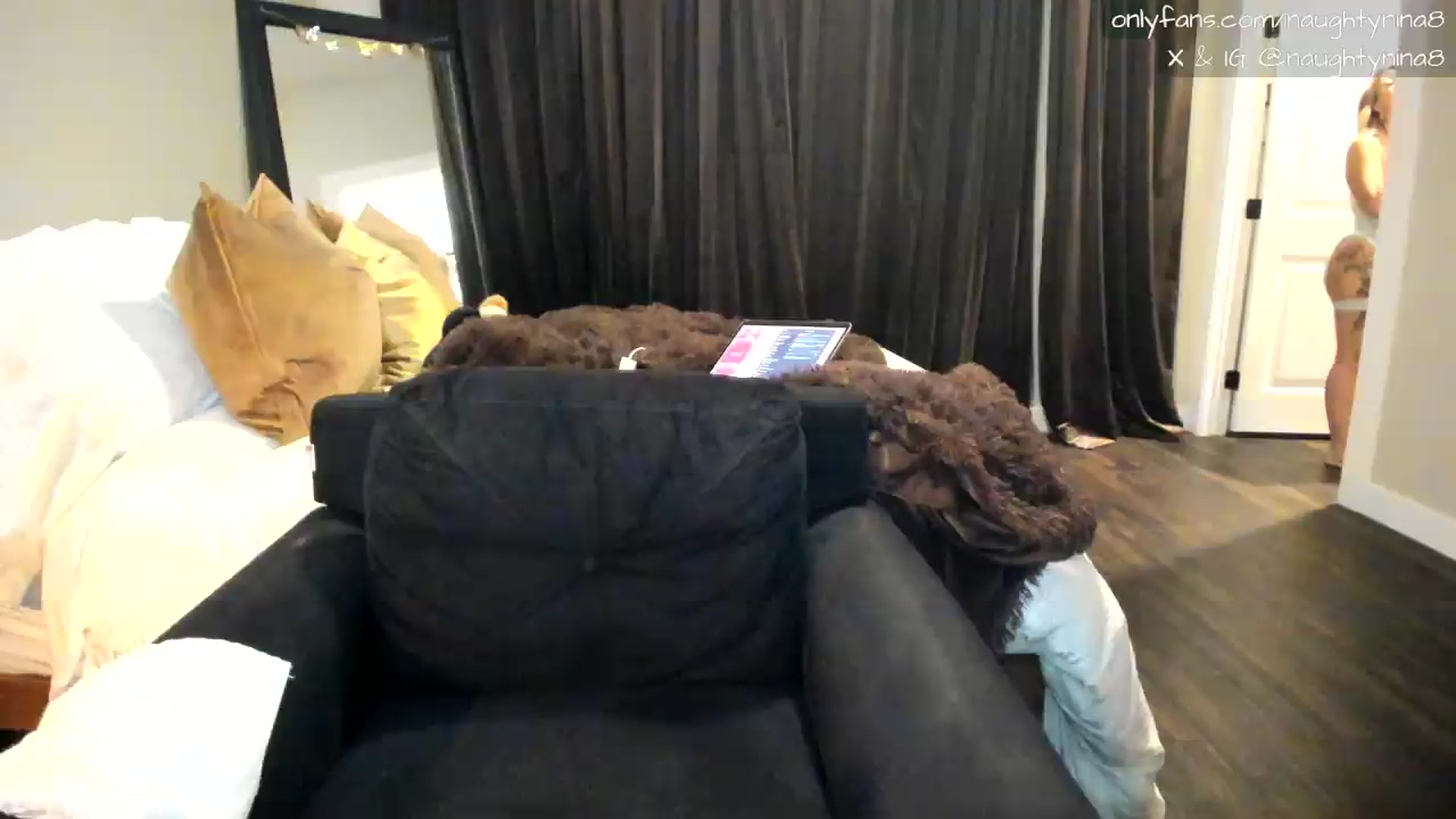 Gallery image thumbnail from Miss_Nina's myfreecams stream on, 08/25/2026, 17:19 image 15 of 20