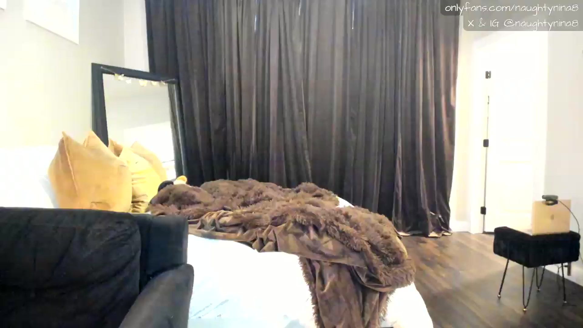 Gallery image thumbnail from Miss_Nina's myfreecams stream on, 08/25/2026, 20:47 image 1 of 20