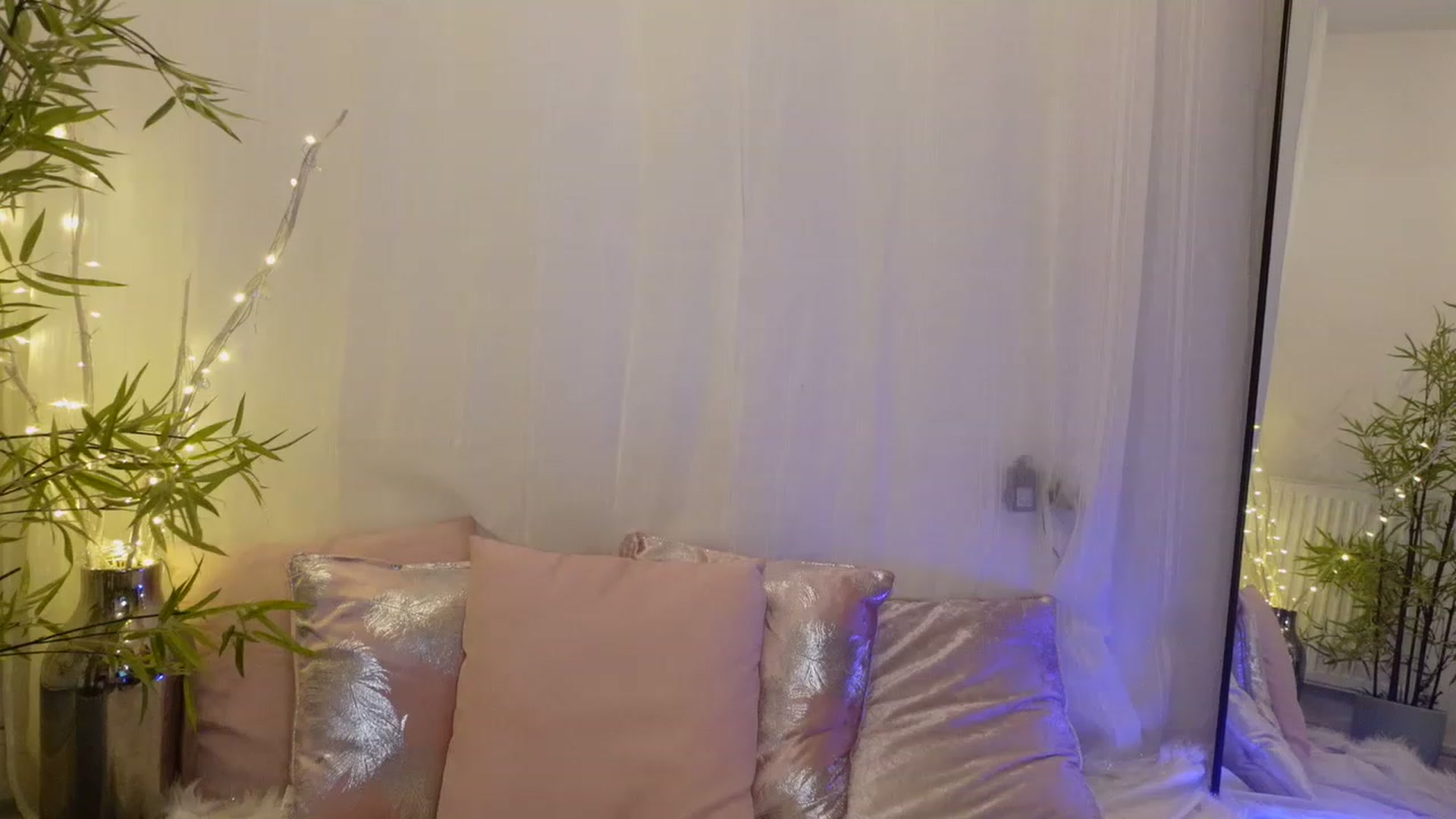 Gallery image thumbnail from Miss_ReinaT's myfreecams stream on, 11/15/2022, 16:47 image 4 of 20