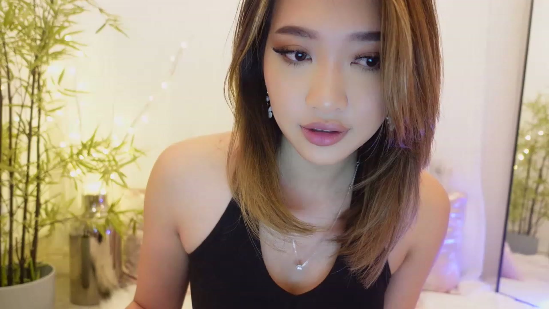 Gallery image thumbnail from Miss_ReinaT's myfreecams stream on, 11/17/2022, 15:33 image 1 of 20