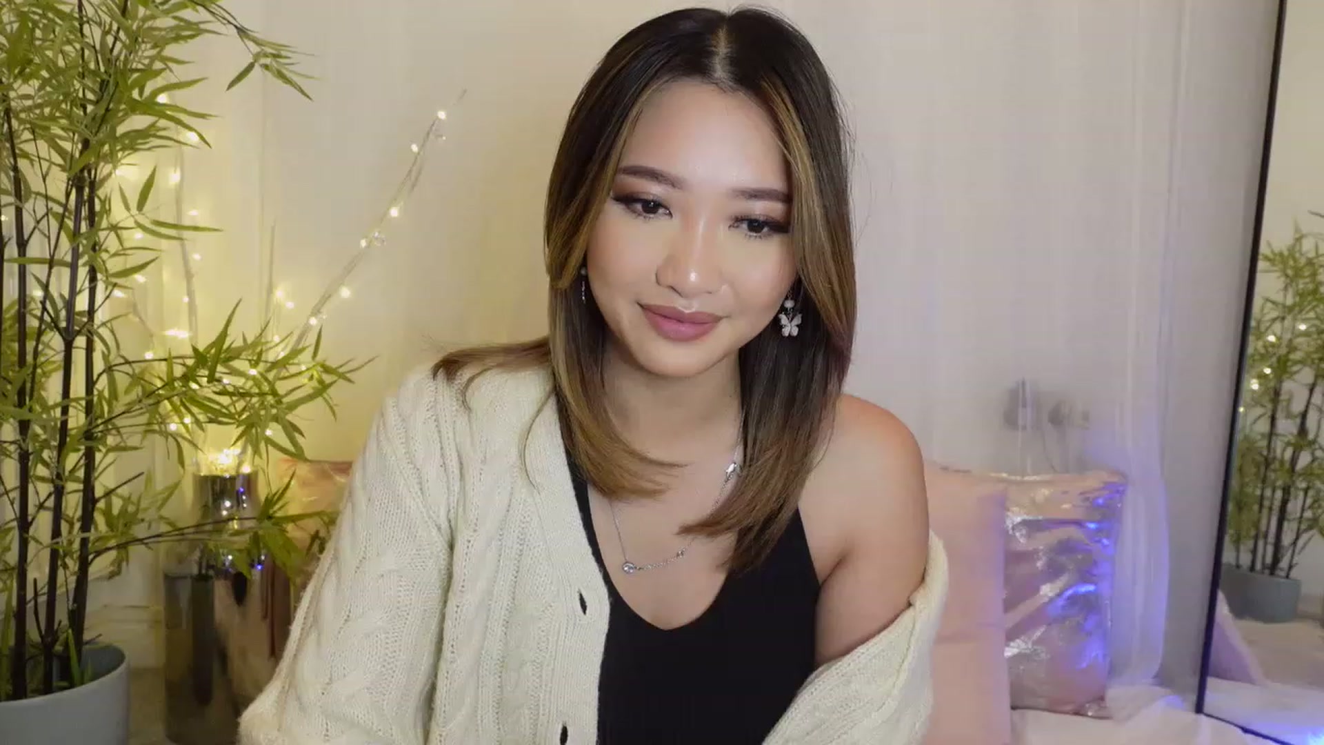 Gallery image thumbnail from Miss_ReinaT's myfreecams stream on, 11/17/2022, 15:33 image 19 of 20