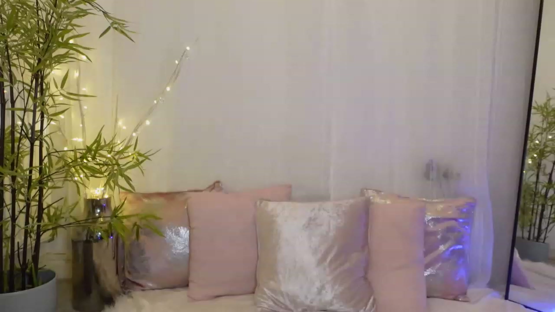 Gallery image thumbnail from Miss_ReinaT's myfreecams stream on, 11/17/2022, 17:19 image 1 of 20