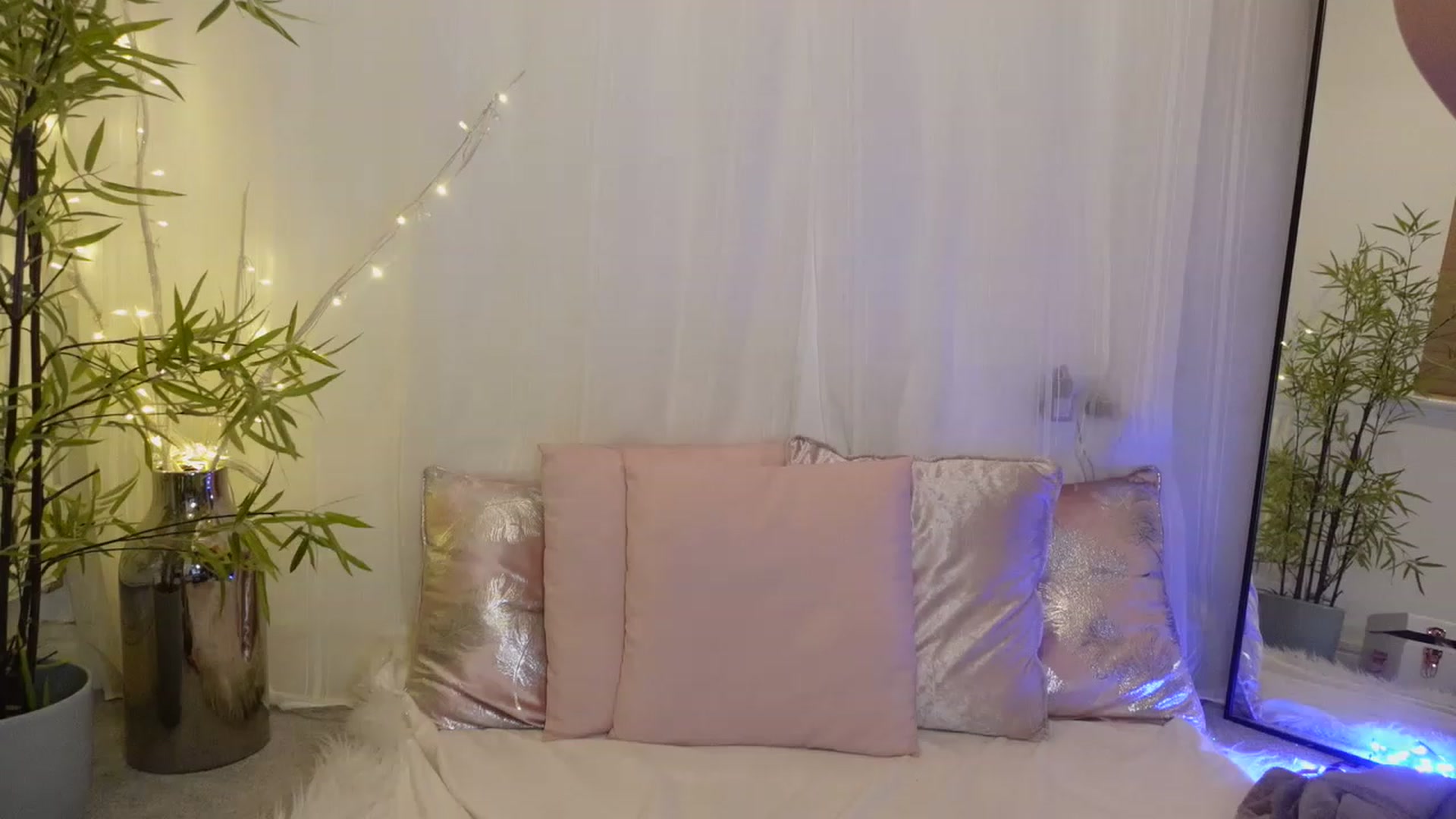 Gallery image thumbnail from Miss_ReinaT's myfreecams stream on, 11/26/2022, 17:09 image 20 of 20