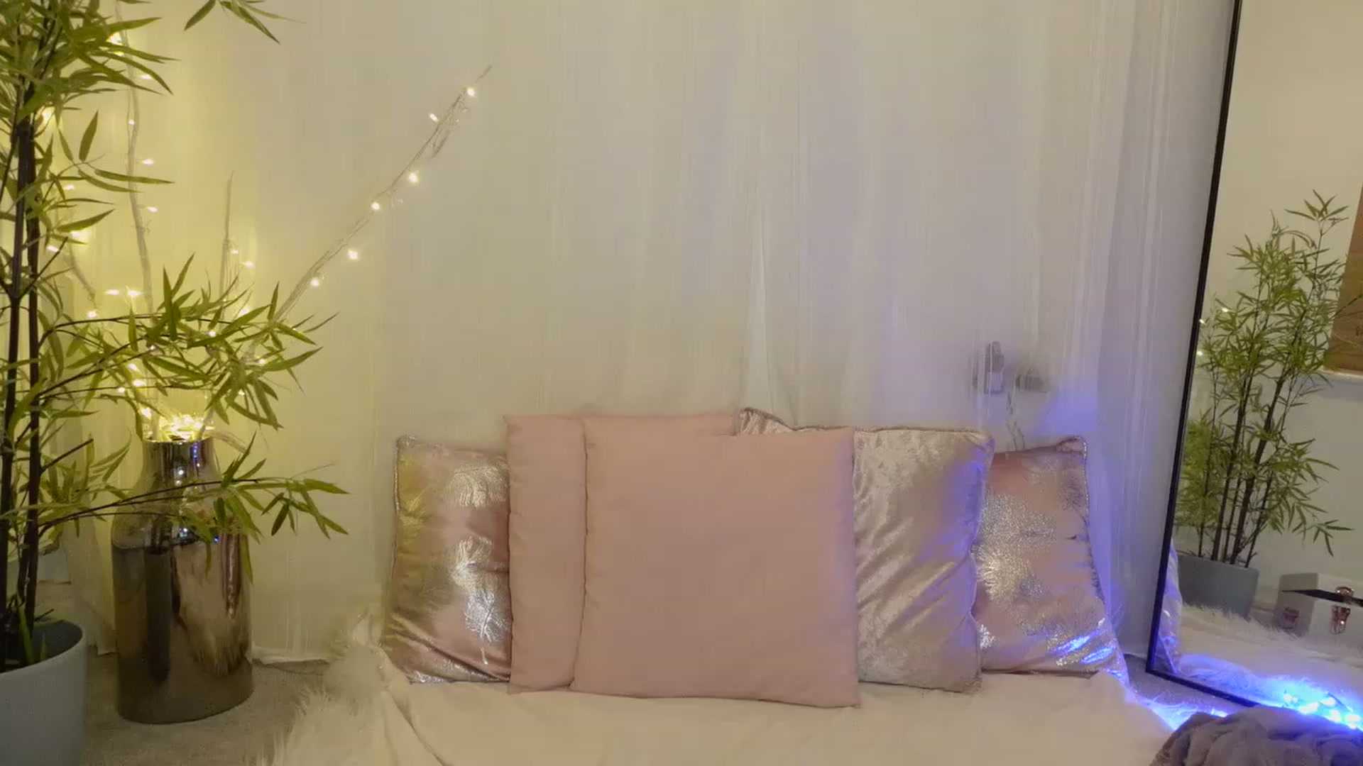Gallery image thumbnail from Miss_ReinaT's myfreecams stream on, 11/26/2022, 17:09 image 17 of 20
