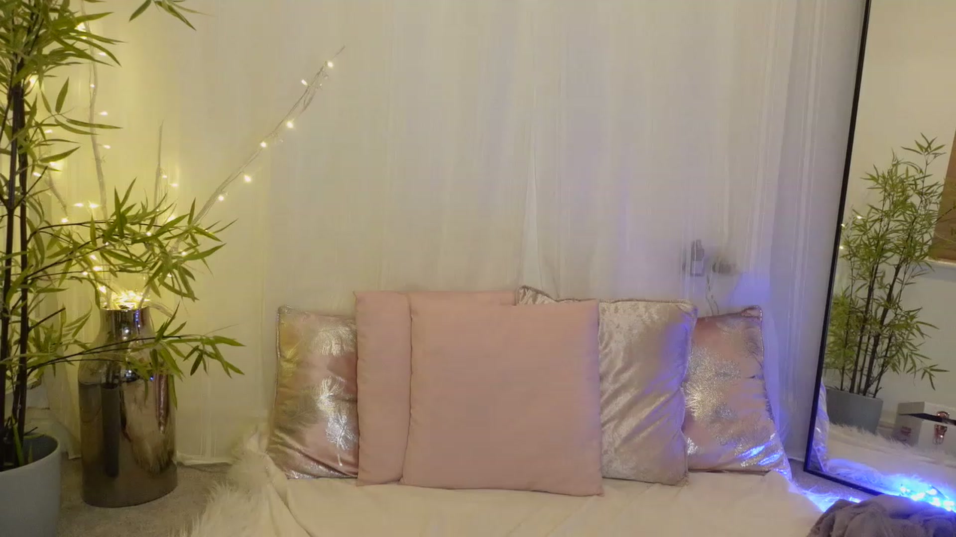 Gallery image thumbnail from Miss_ReinaT's myfreecams stream on, 11/26/2022, 17:09 image 18 of 20