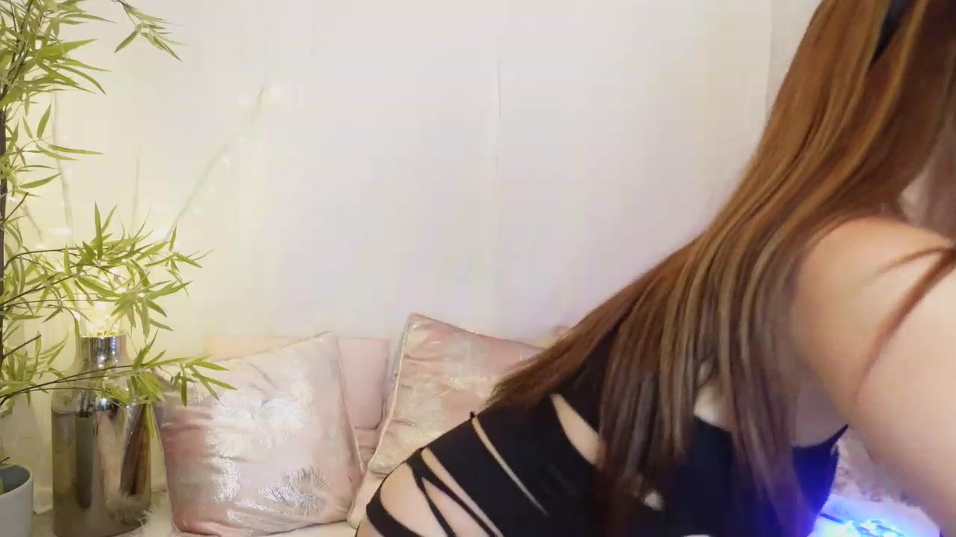 Gallery image thumbnail from Miss_ReinaT's myfreecams stream on, 12/02/2022, 20:01 image 3 of 20