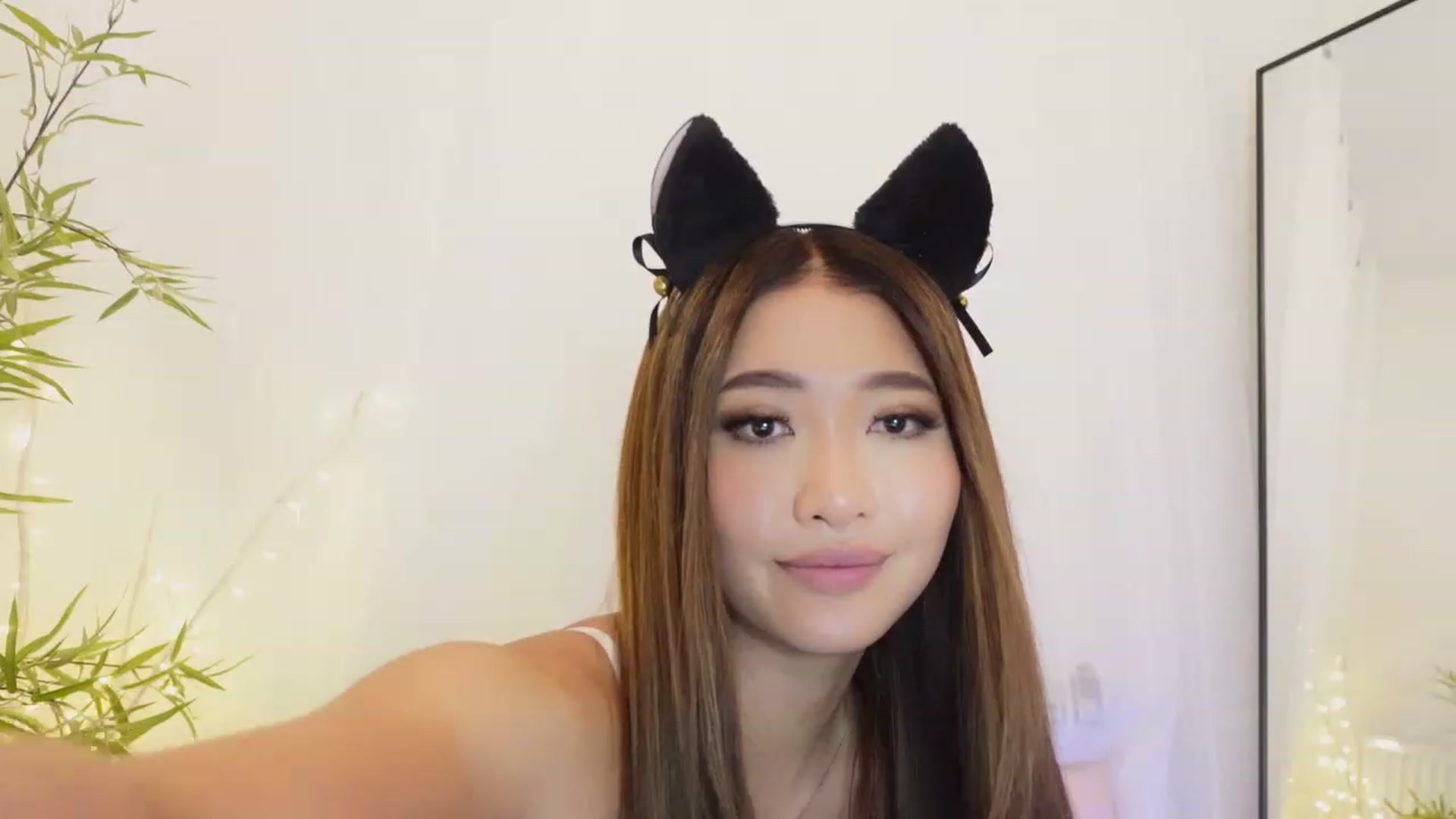 Gallery image thumbnail from Miss_ReinaT's myfreecams stream on, 12/05/2022, 17:07 image 2 of 20