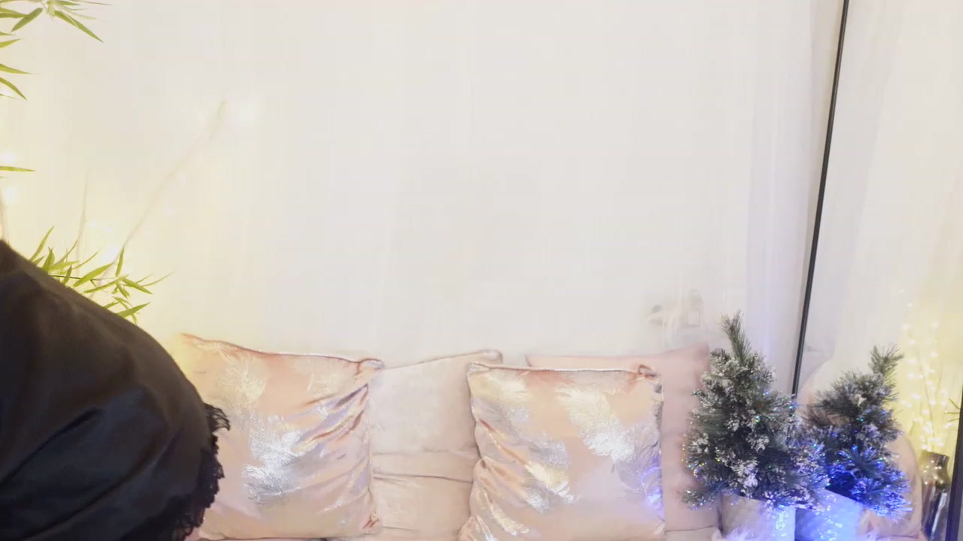 Gallery image thumbnail from Miss_ReinaT's myfreecams stream on, 12/10/2022, 17:32 image 10 of 20