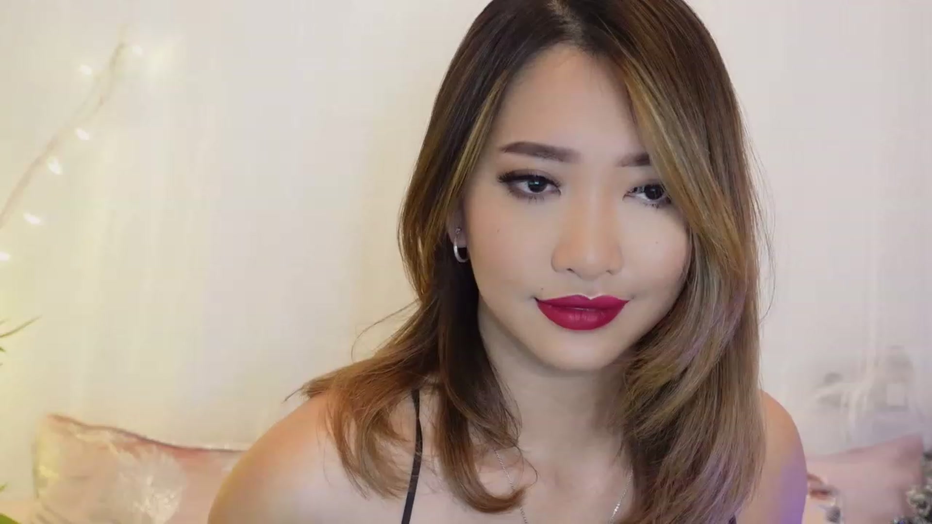 Gallery image thumbnail from Miss_ReinaT's myfreecams stream on, 12/10/2022, 18:30 image 17 of 20