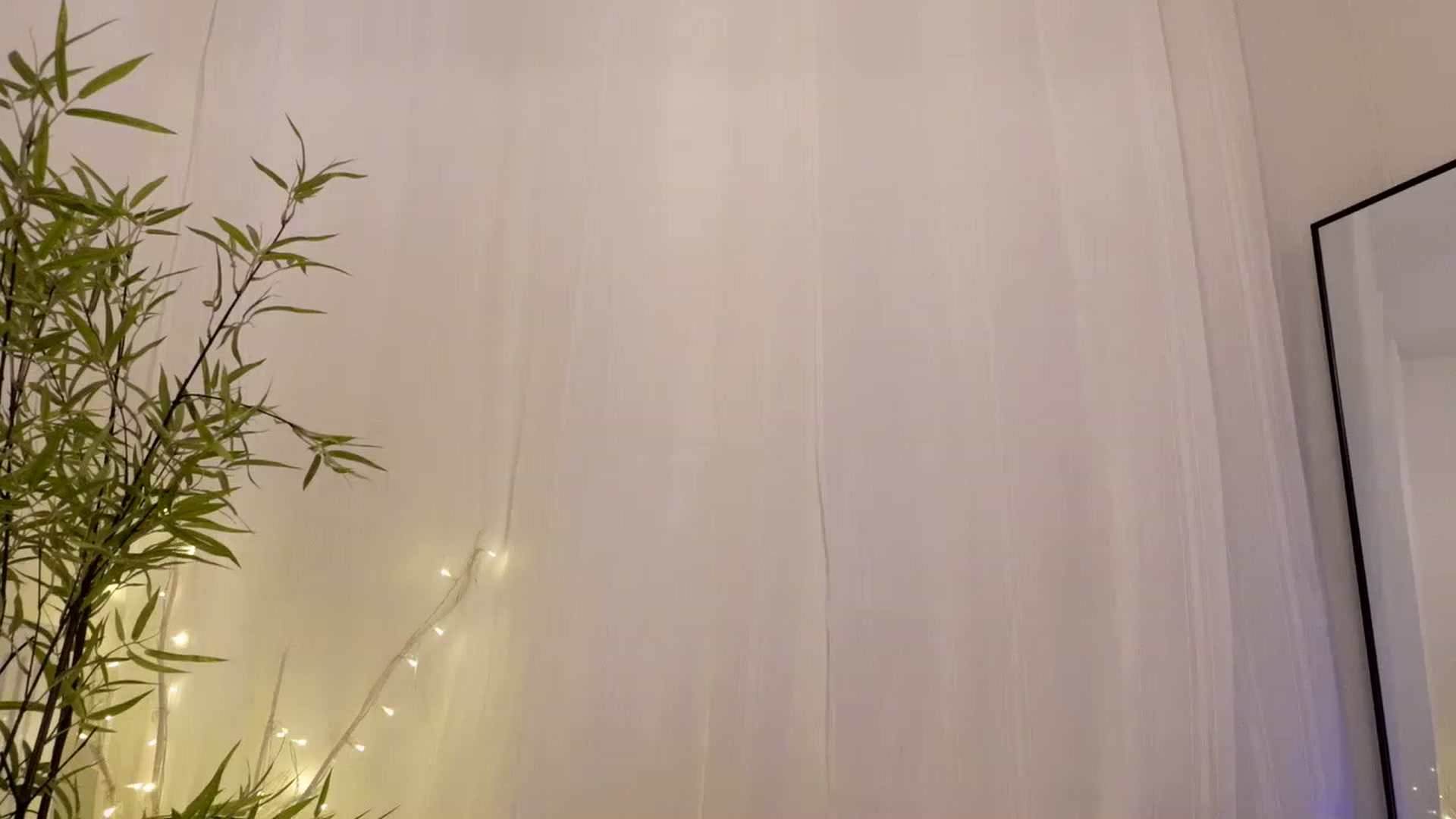 Gallery image thumbnail from Miss_ReinaT's myfreecams stream on, 12/16/2022, 15:33 image 16 of 20