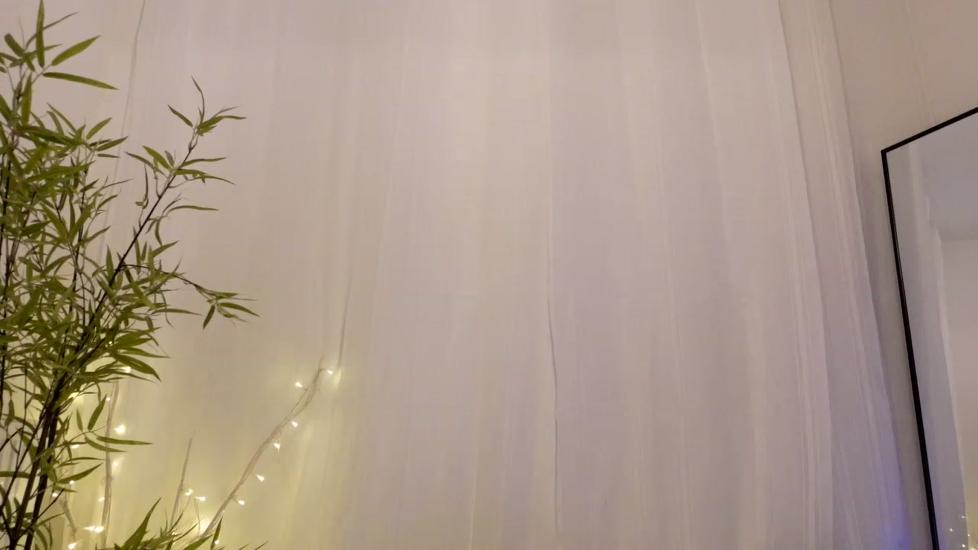 Gallery image thumbnail from Miss_ReinaT's myfreecams stream on, 12/16/2022, 15:33 image 15 of 20