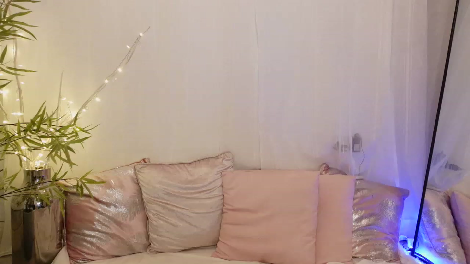 Gallery image thumbnail from Miss_ReinaT's myfreecams stream on, 01/18/2023, 18:14 image 4 of 20