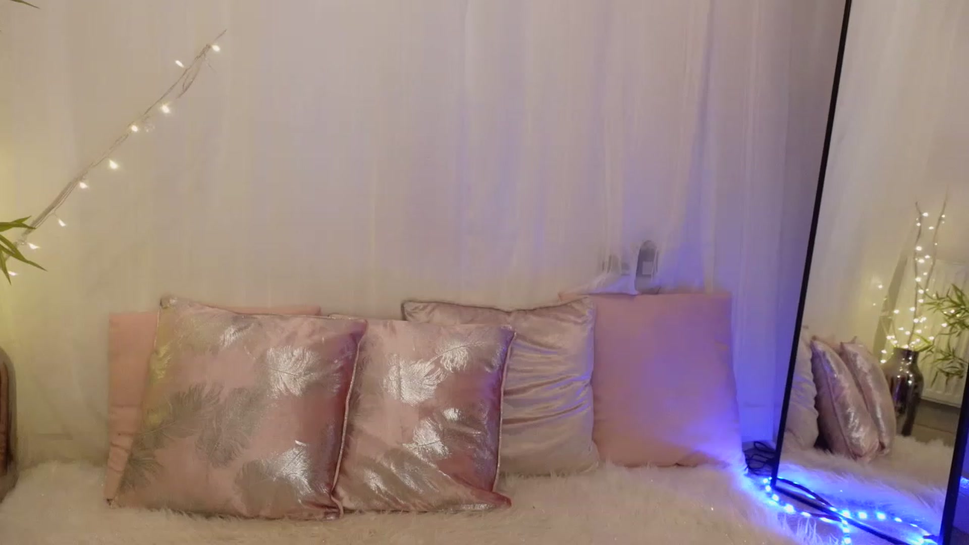 Gallery image thumbnail from Miss_ReinaT's myfreecams stream on, 02/09/2023, 18:20 image 4 of 20