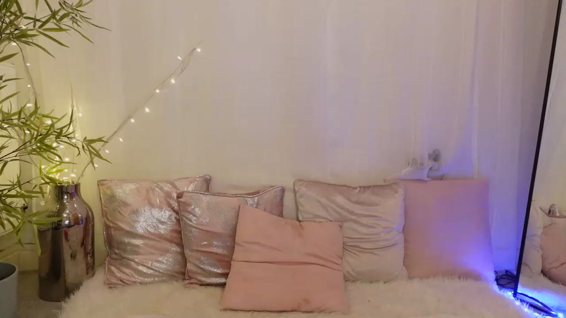 Gallery image thumbnail from Miss_ReinaT's myfreecams stream on, 02/10/2023, 20:05 image 2 of 20