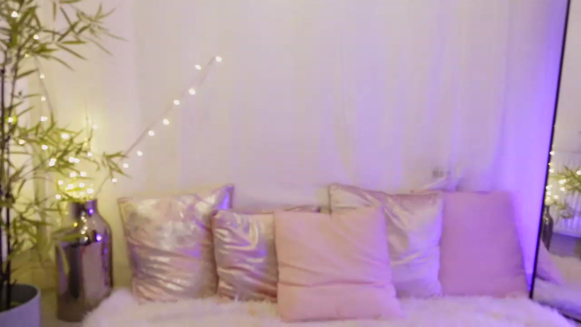 Gallery image thumbnail from Miss_ReinaT's myfreecams stream on, 02/13/2023, 19:27 image 12 of 20