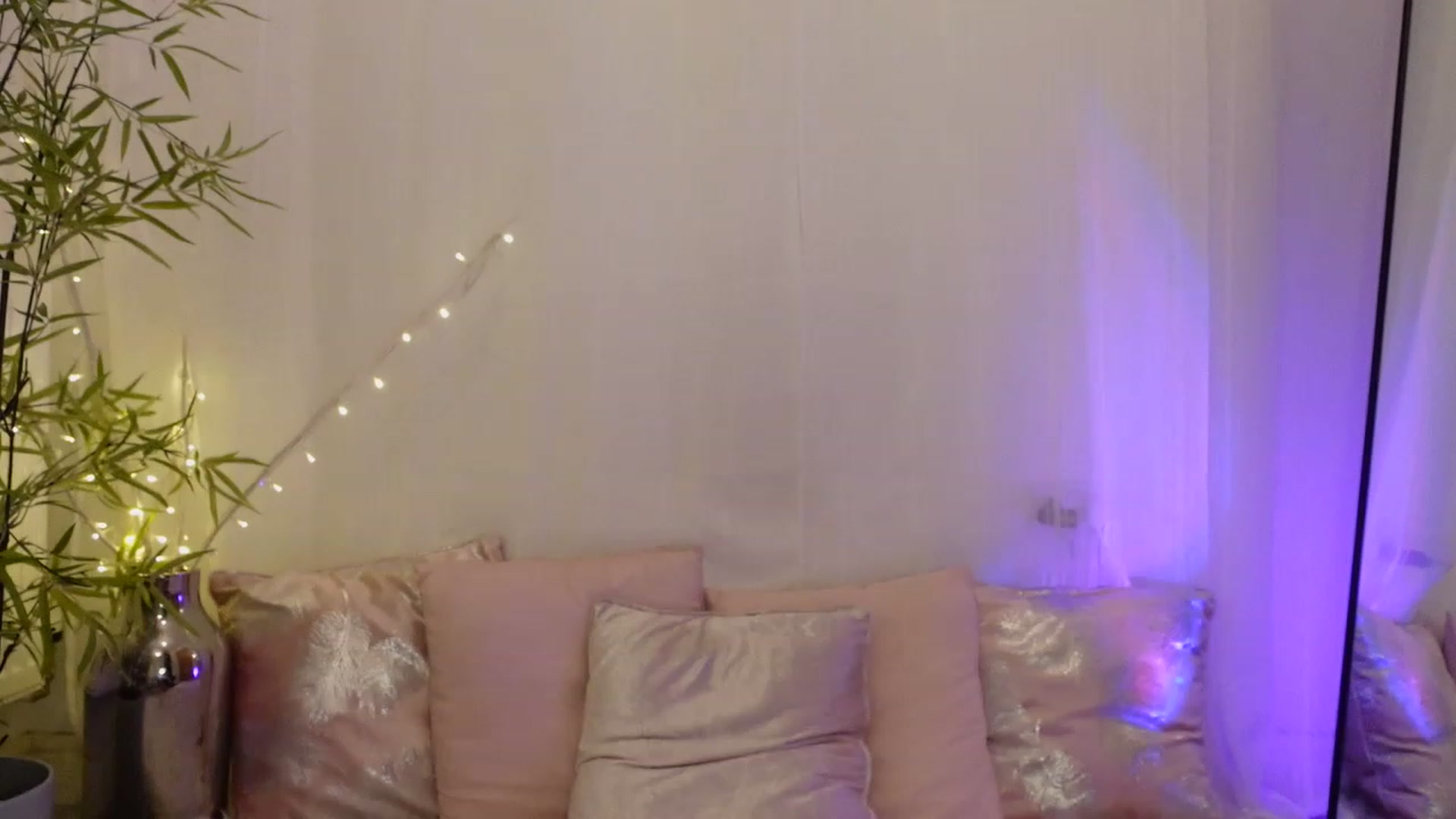 Gallery image thumbnail from Miss_ReinaT's myfreecams stream on, 02/27/2023, 18:37 image 2 of 20