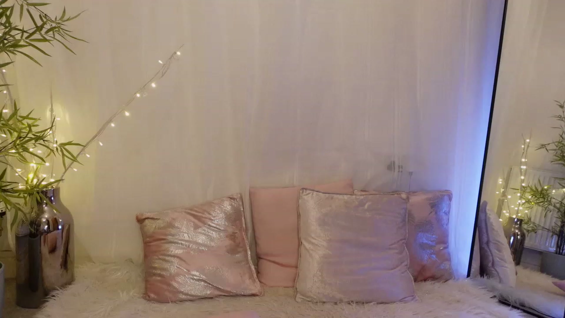 Gallery image thumbnail from Miss_ReinaT's myfreecams stream on, 03/01/2023, 15:16 image 19 of 20