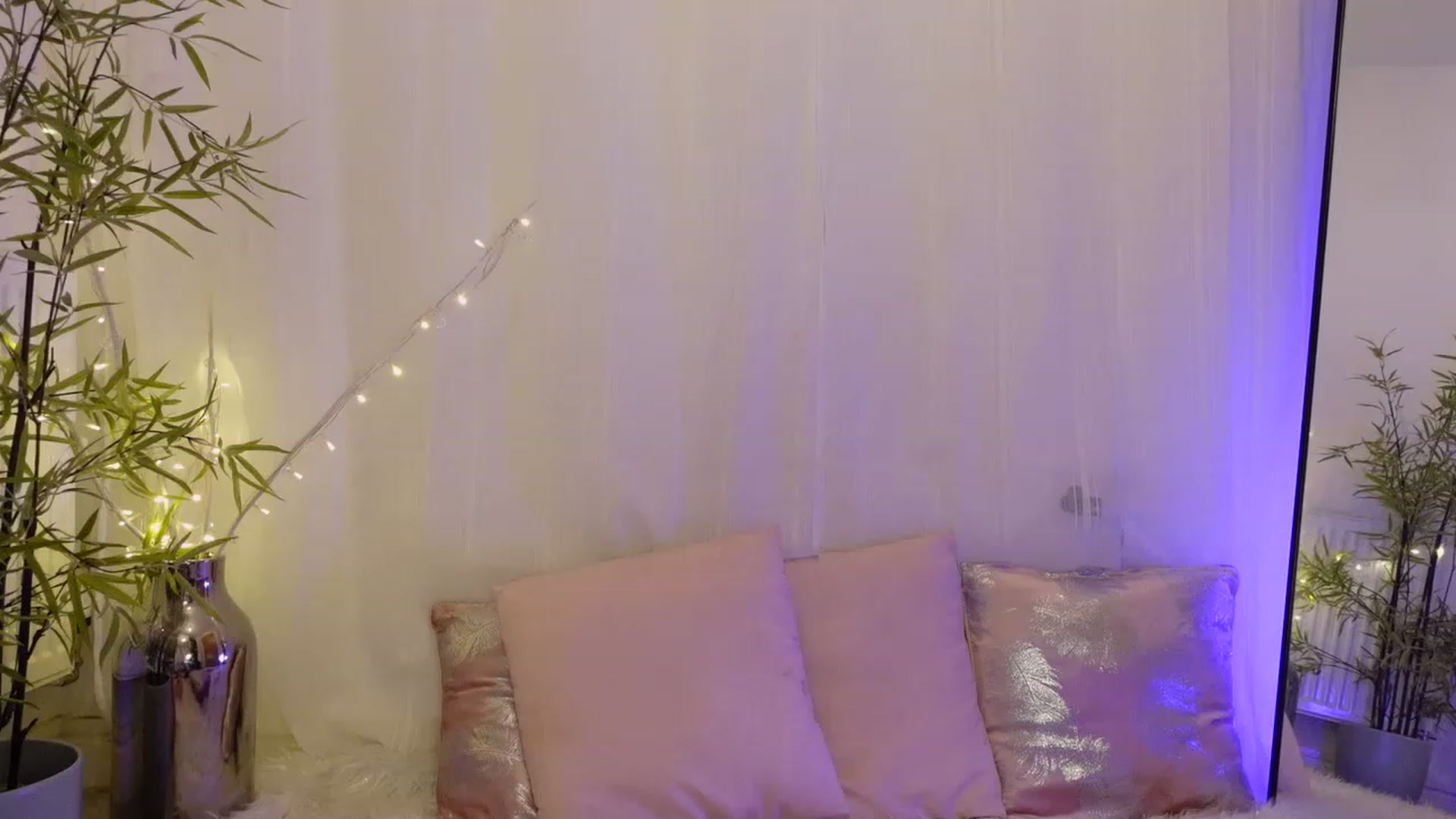 Gallery image thumbnail from Miss_ReinaT's myfreecams stream on, 03/02/2023, 19:22 image 2 of 20