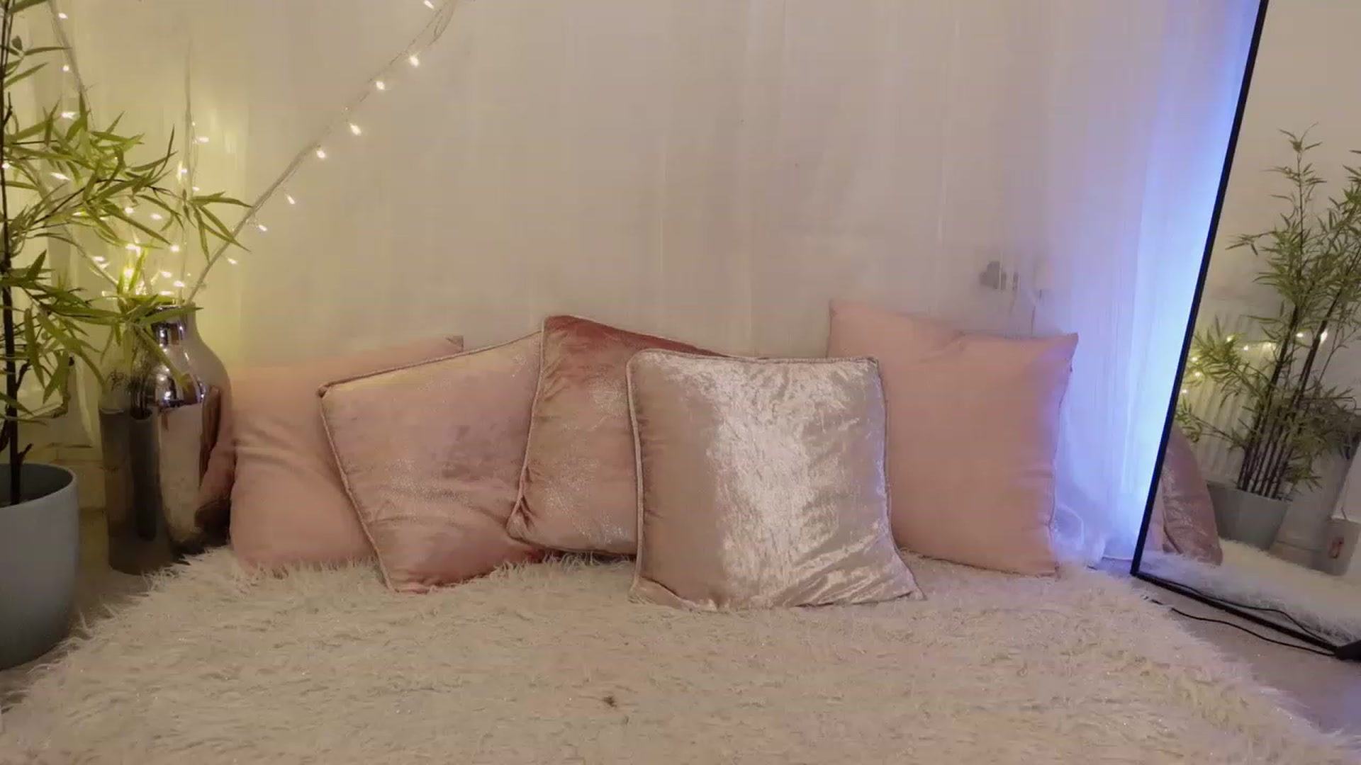 Gallery image thumbnail from Miss_ReinaT's myfreecams stream on, 03/05/2023, 17:46 image 19 of 20