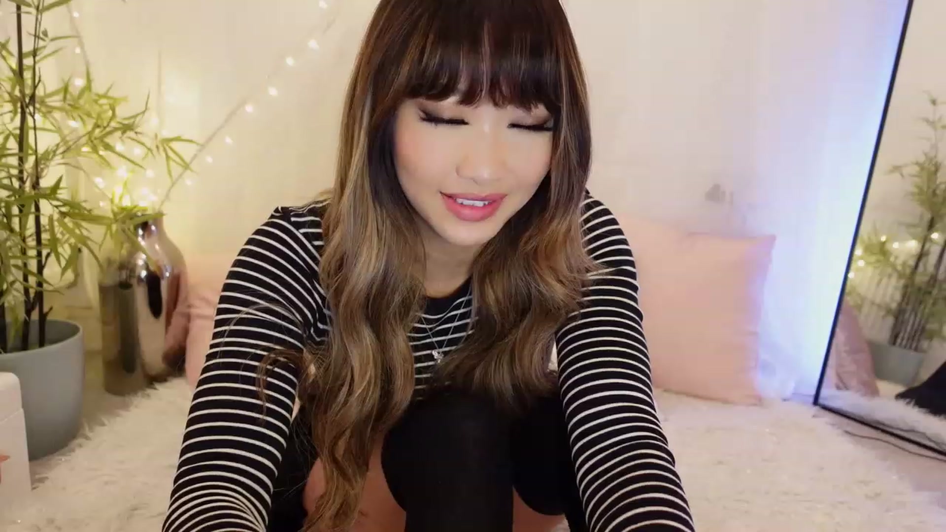 Gallery image thumbnail from Miss_ReinaT's myfreecams stream on, 03/05/2023, 17:46 image 9 of 20