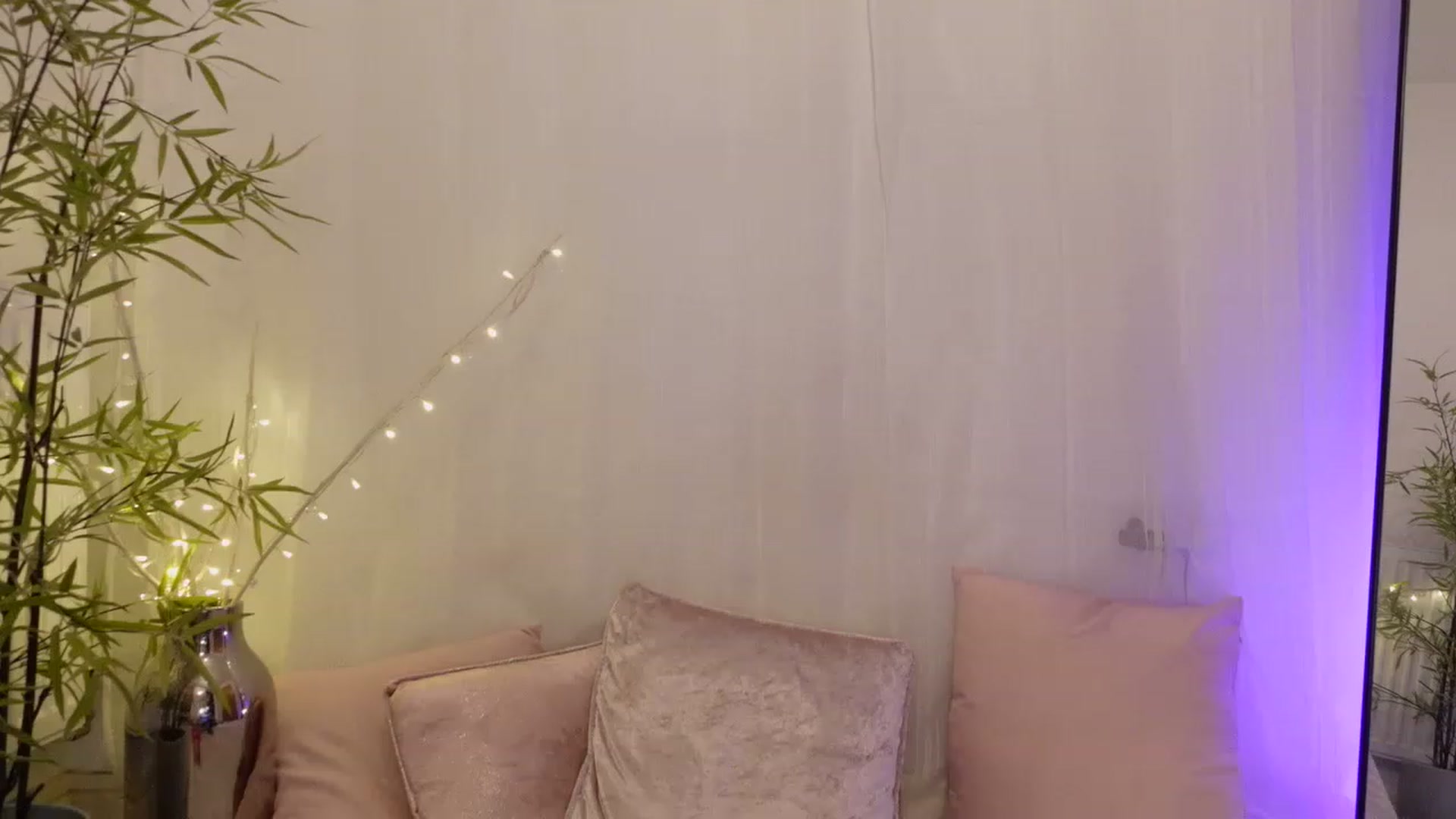 Gallery image thumbnail from Miss_ReinaT's myfreecams stream on, 03/05/2023, 19:06 image 9 of 20