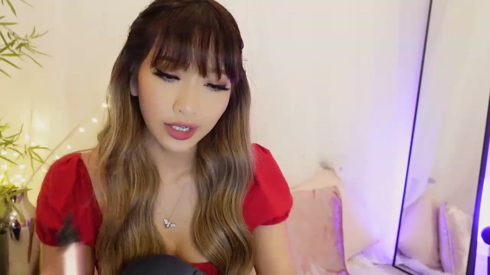Gallery image thumbnail from Miss_ReinaT's myfreecams stream on, 03/08/2023, 17:51 image 12 of 20